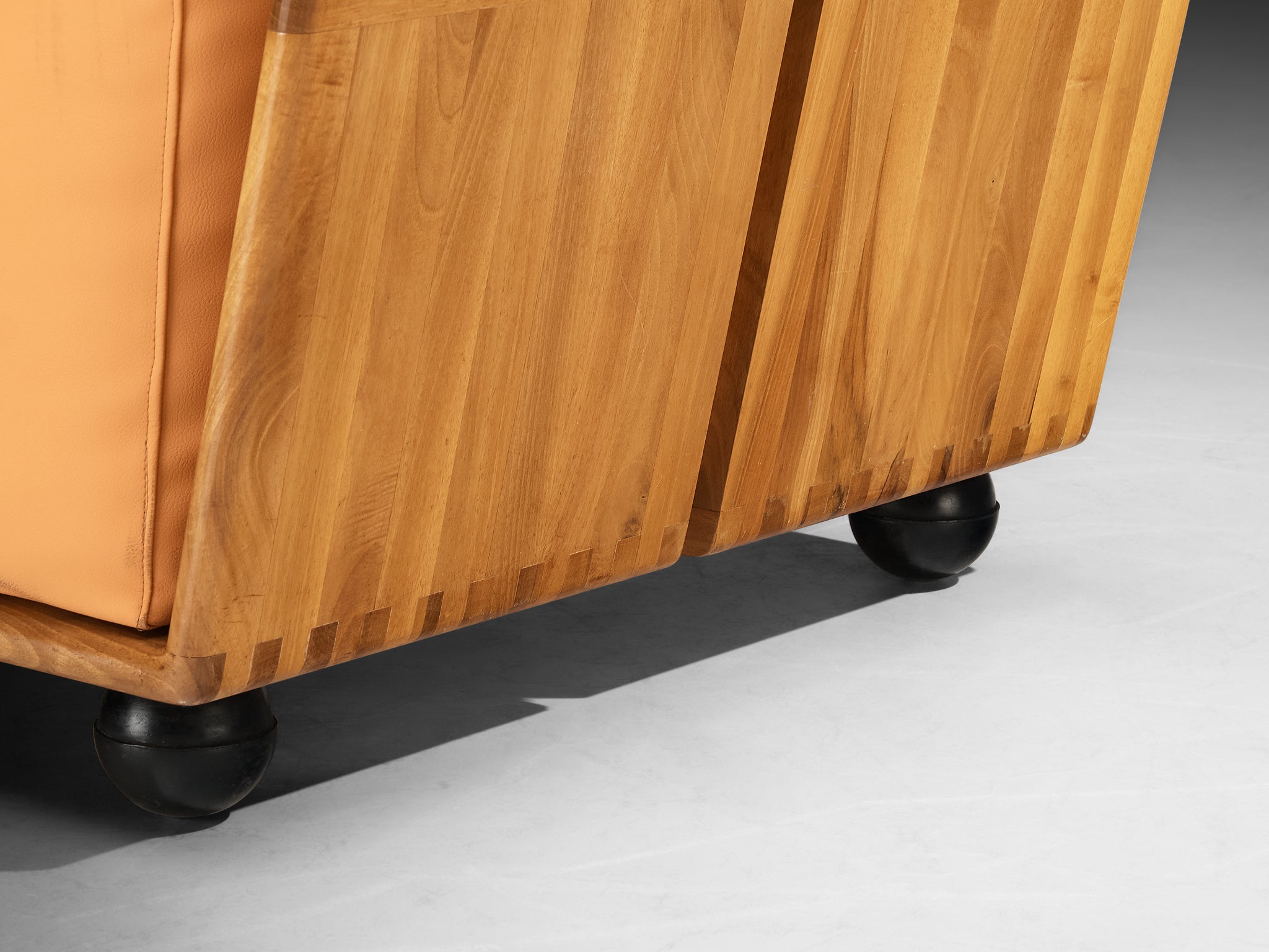 Mario Bellini for Cassina 'Pianura' Lounge Chair in Walnut and Leather Seating Morentz