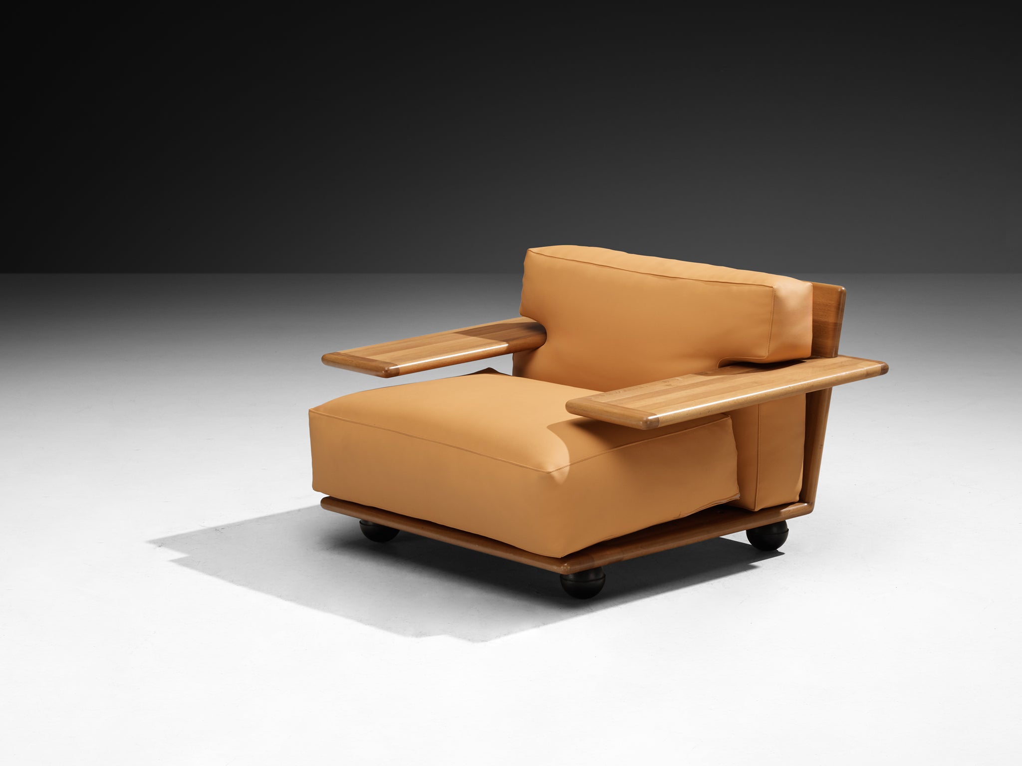 Mario Bellini for Cassina Pianura Lounge Chairs in Walnut and Leather Seating Morentz