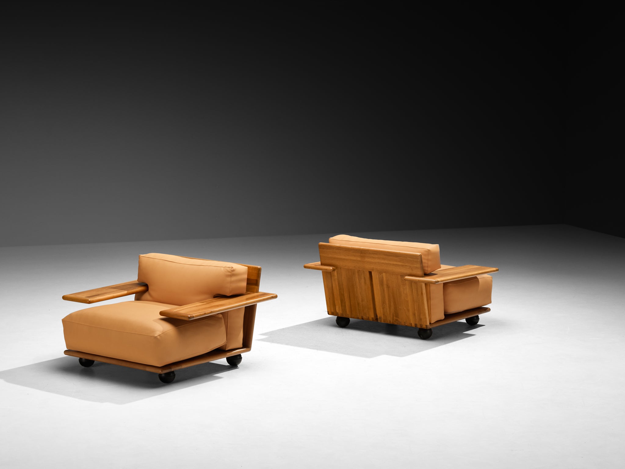 Mario Bellini for Cassina Pianura Lounge Chairs in Walnut and Leather Seating Morentz