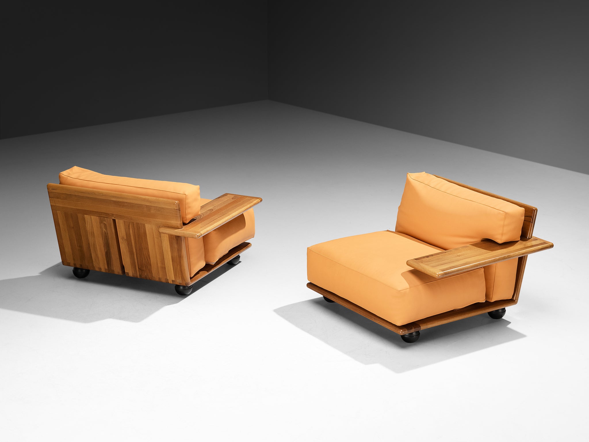 Mario Bellini for Cassina Pianura Lounge Chairs in Walnut and Leather Seating Morentz