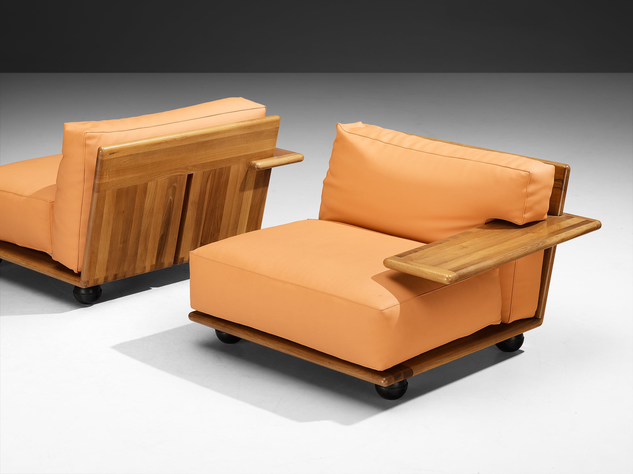 Mario Bellini for Cassina Pianura Lounge Chairs in Walnut and Leather Seating Morentz