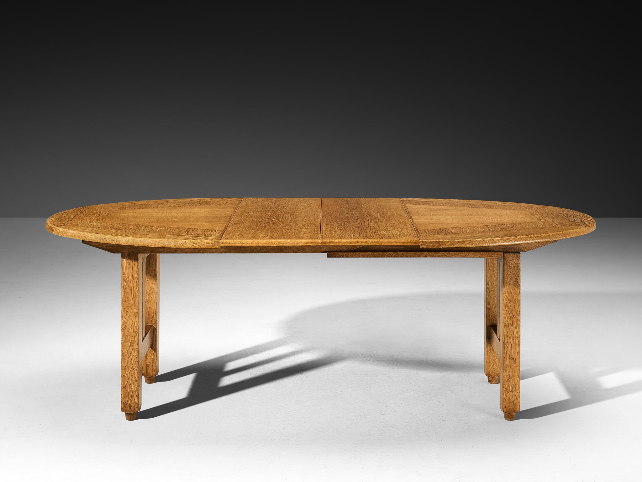 Guillerme & Chambron Extendable Round Dining Table in Oak Tables Morentz