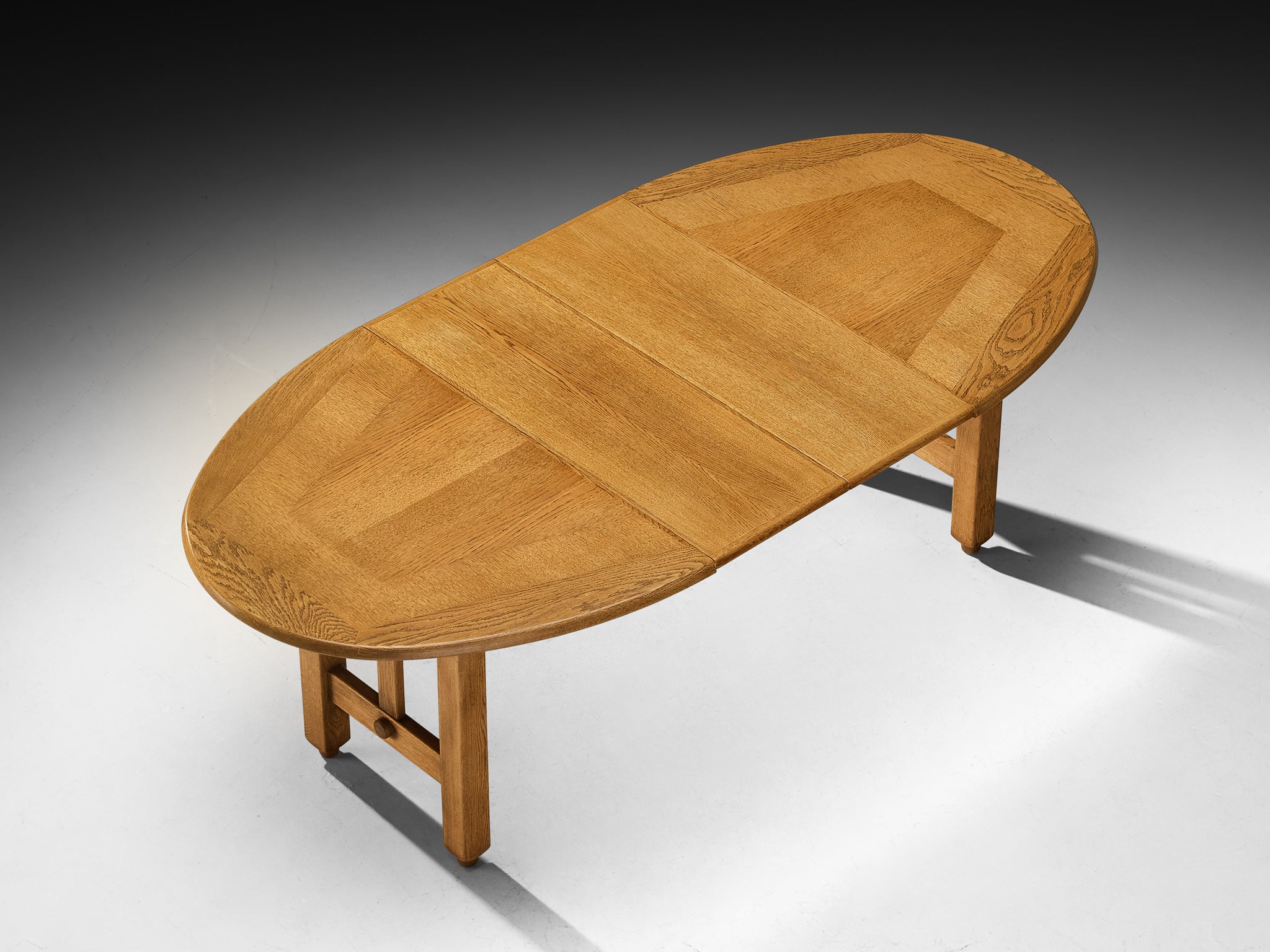 Guillerme & Chambron Extendable Round Dining Table in Oak Tables Morentz