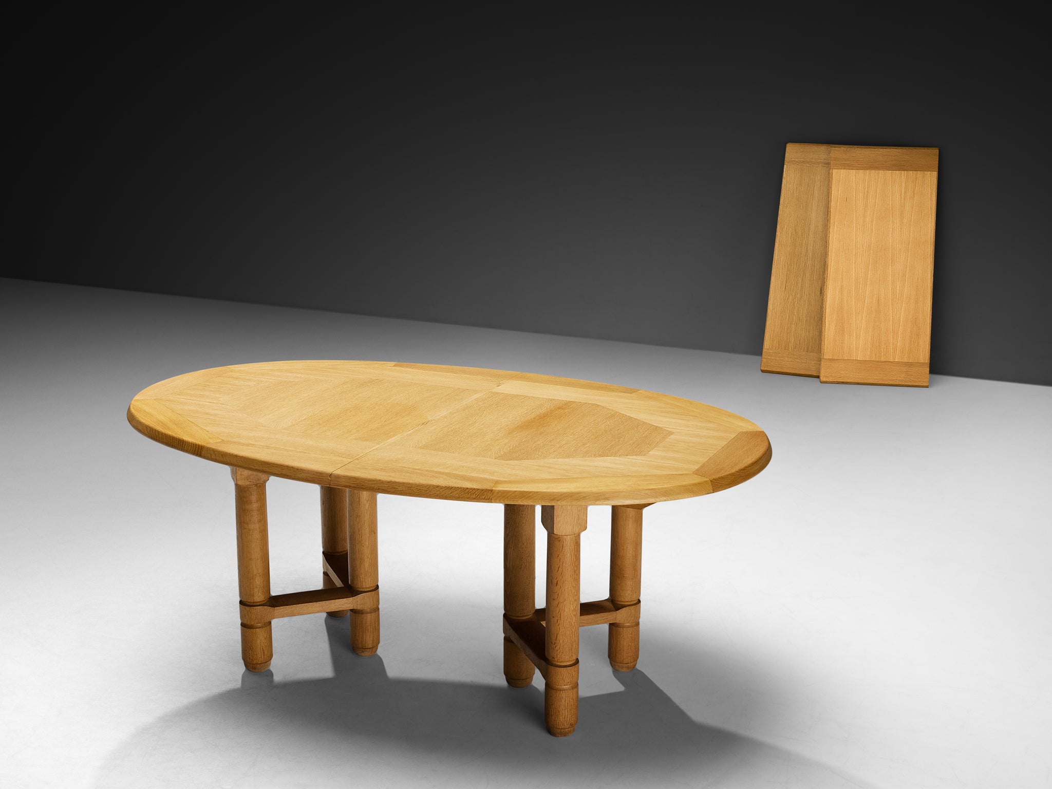 Guillerme & Chambron Extendable 'Elmyre' Oval Dining Table in Oak Tables Morentz