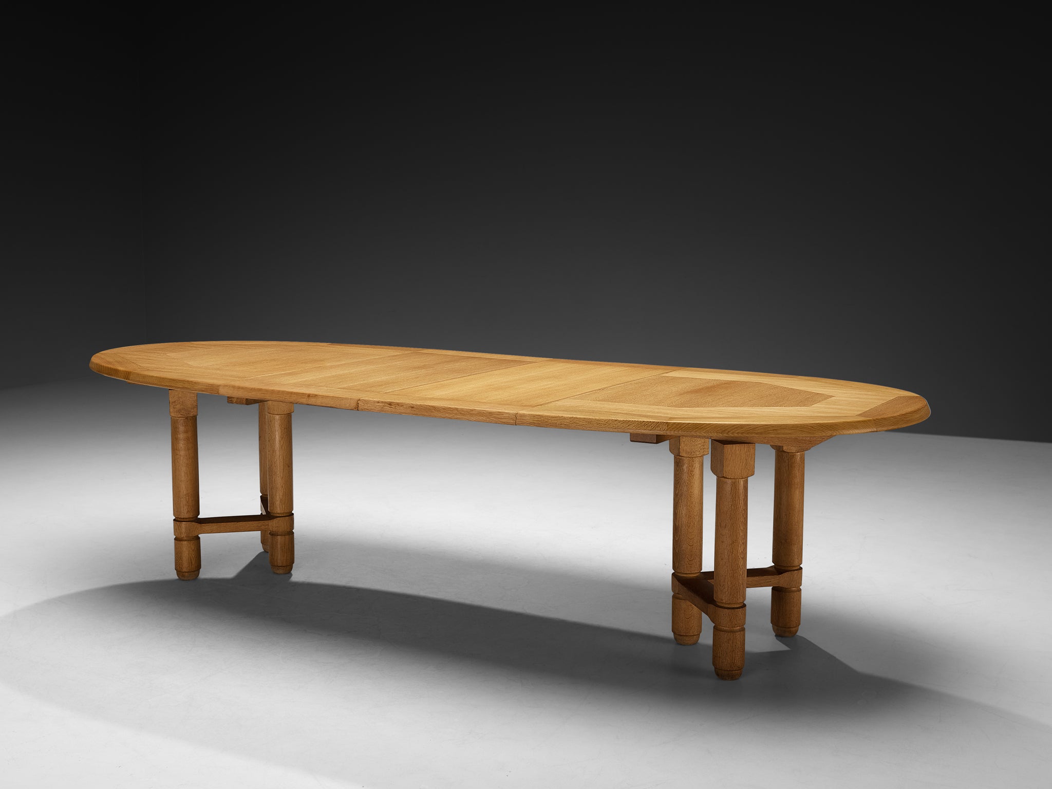 Guillerme & Chambron Extendable 'Elmyre' Oval Dining Table in Oak Tables Morentz