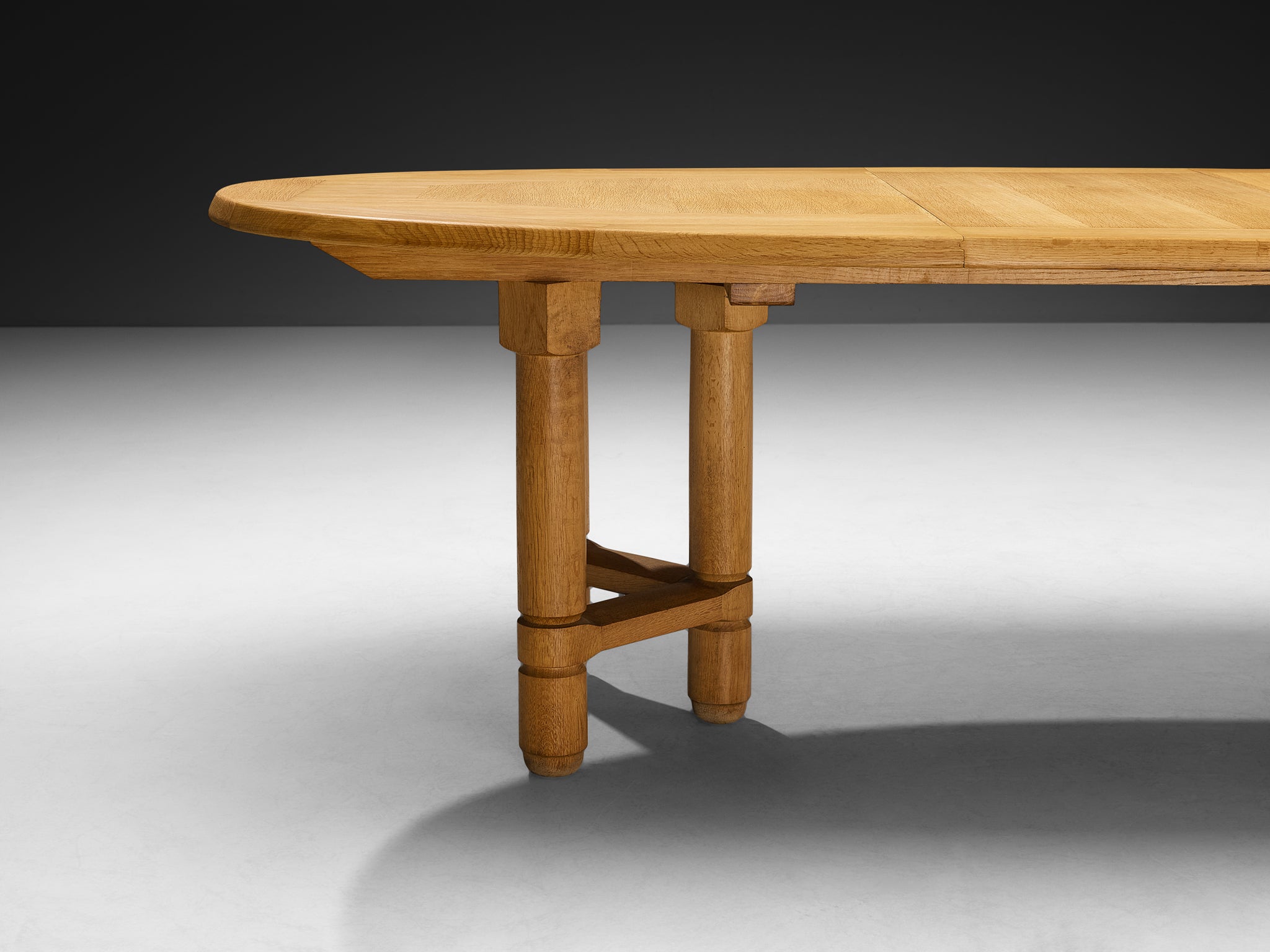 Guillerme & Chambron Extendable 'Elmyre' Oval Dining Table in Oak Tables Morentz