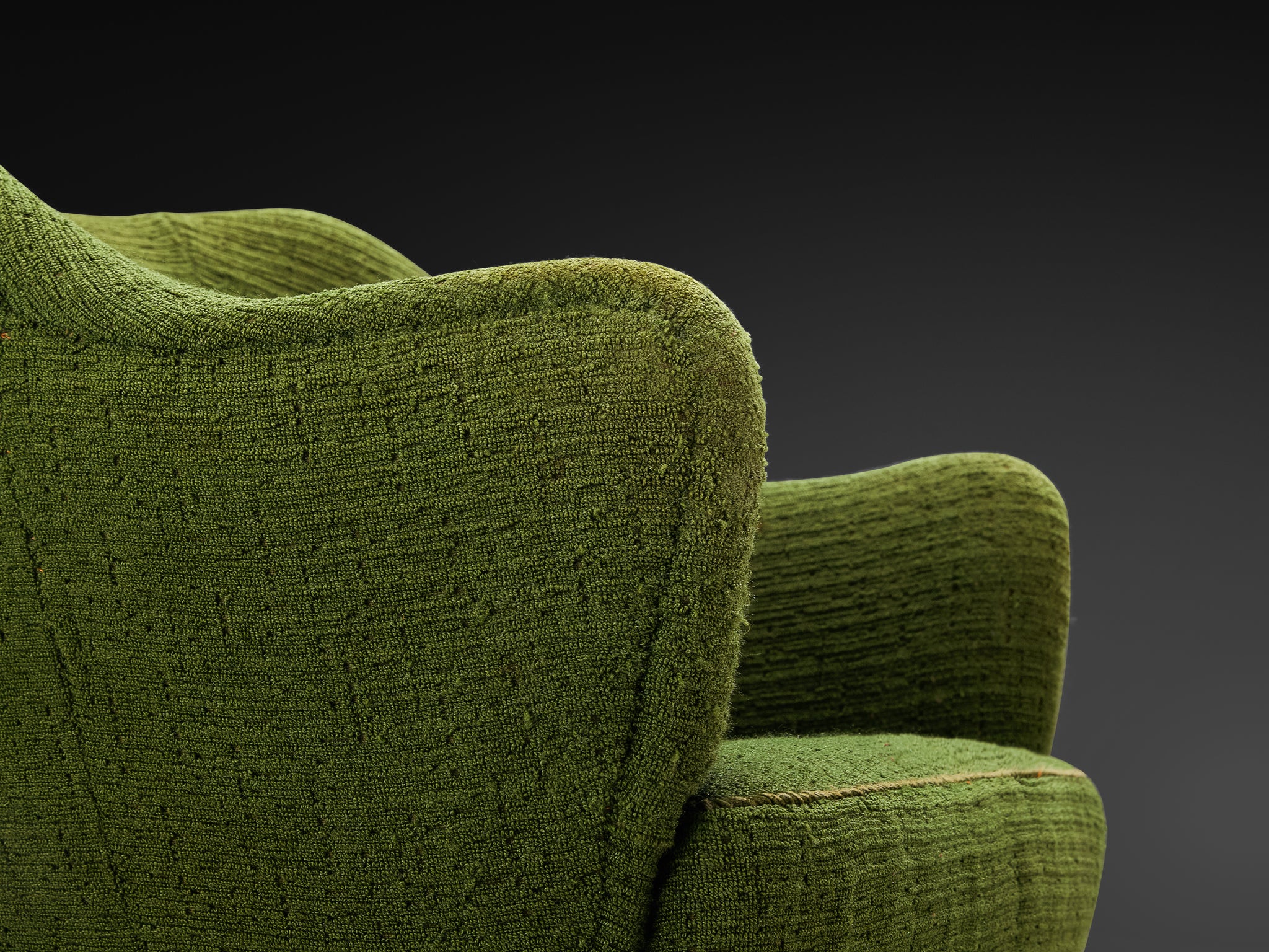 Mid-Century Sculptural Lounge Chair with Integrated Armrests Seating Morentz