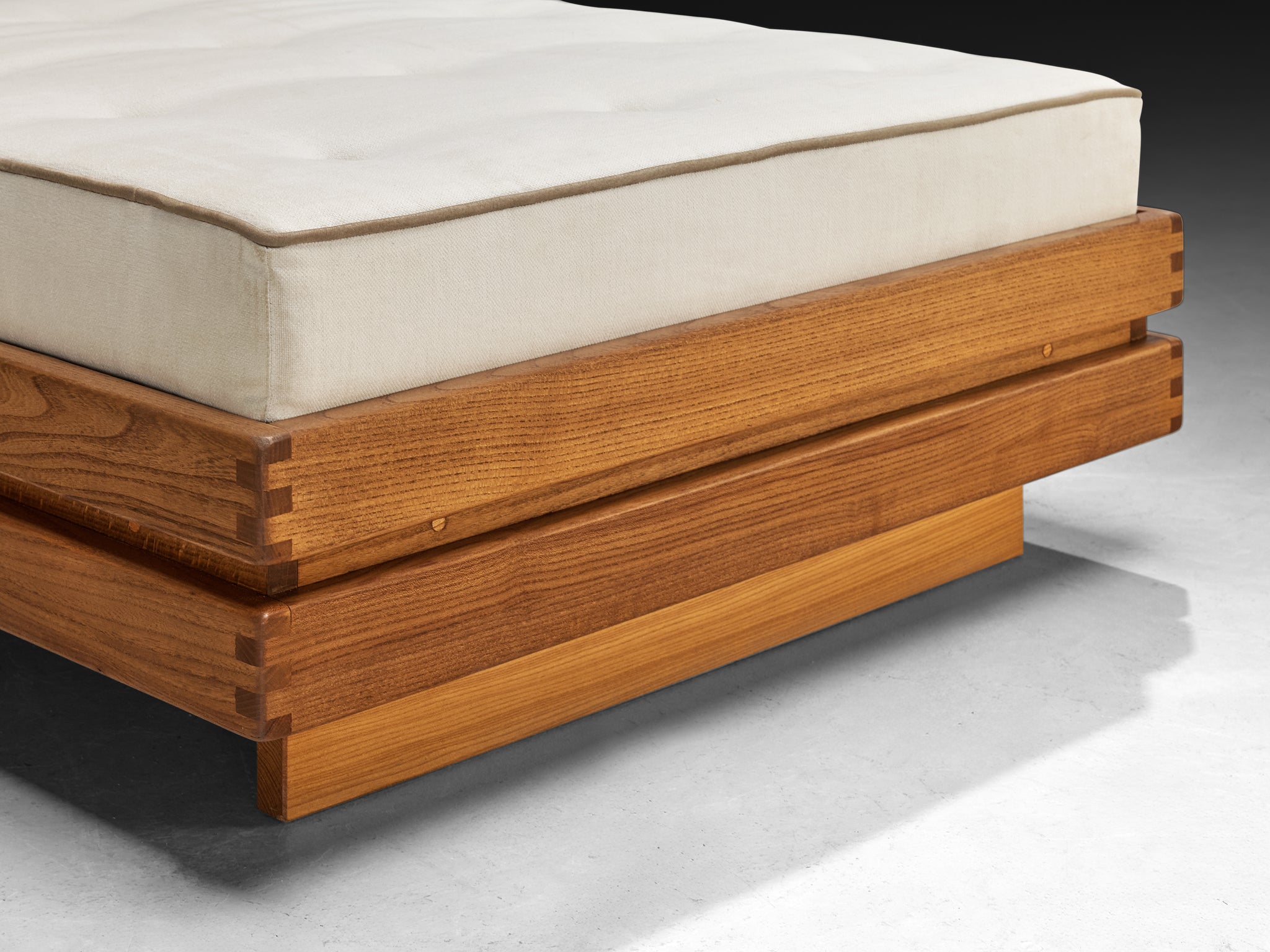 Maison Regain Daybed in Solid Elm Seating Morentz