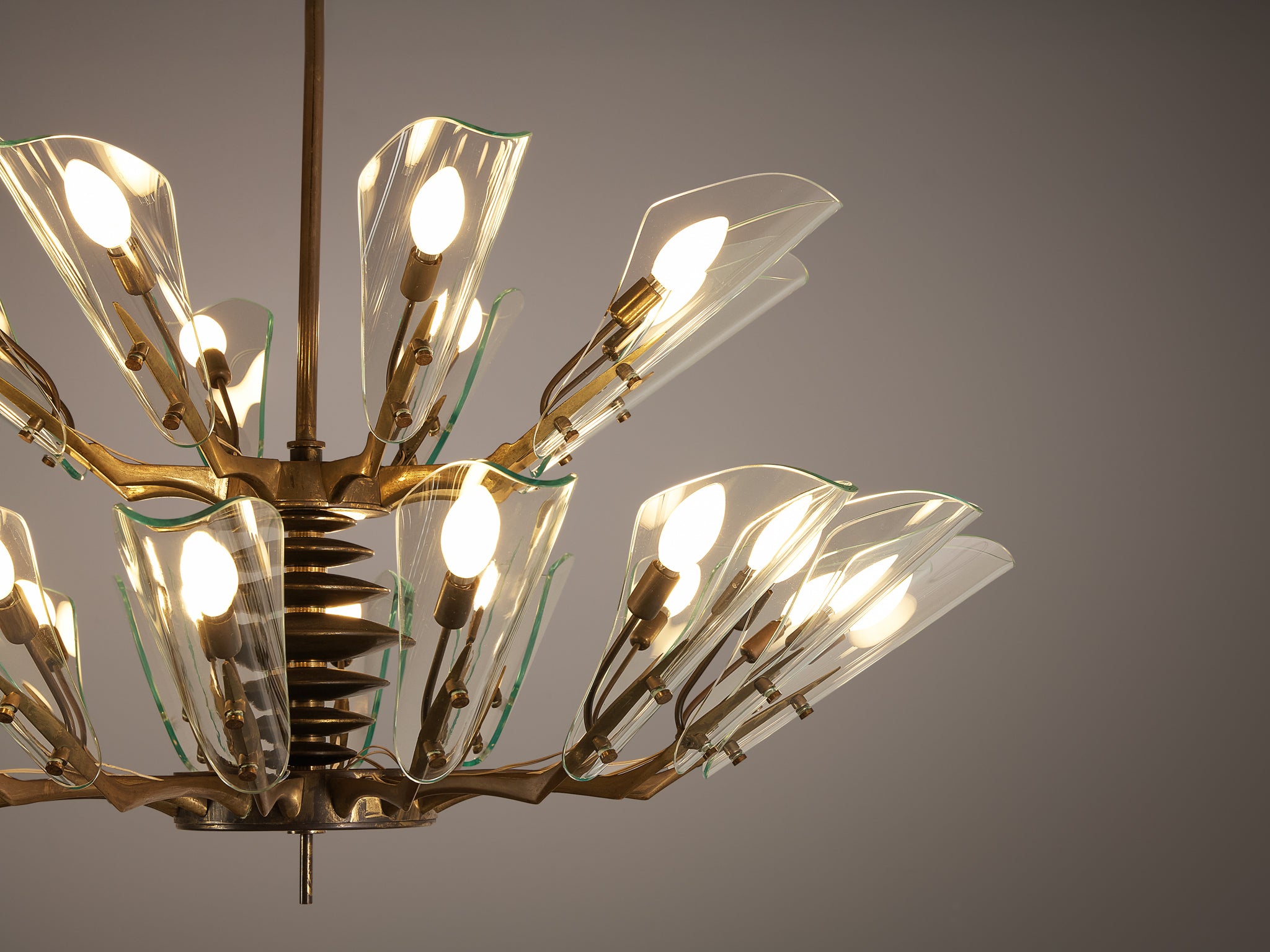 Italian 1950s Elegant Chandelier in Brass and Glass