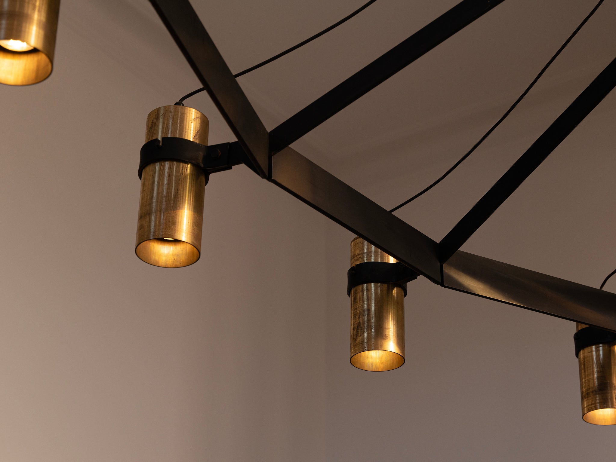 Grand Mid-Century Chandelier in Brass and Metal 360cm/142 in Lighting Morentz