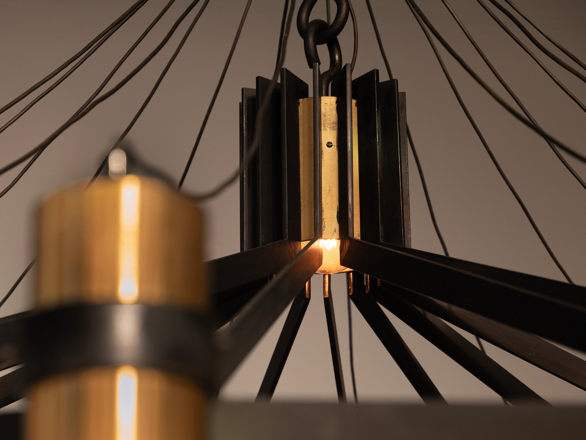 Grand Mid-Century Chandelier in Brass and Metal 360cm/142 in Lighting Morentz