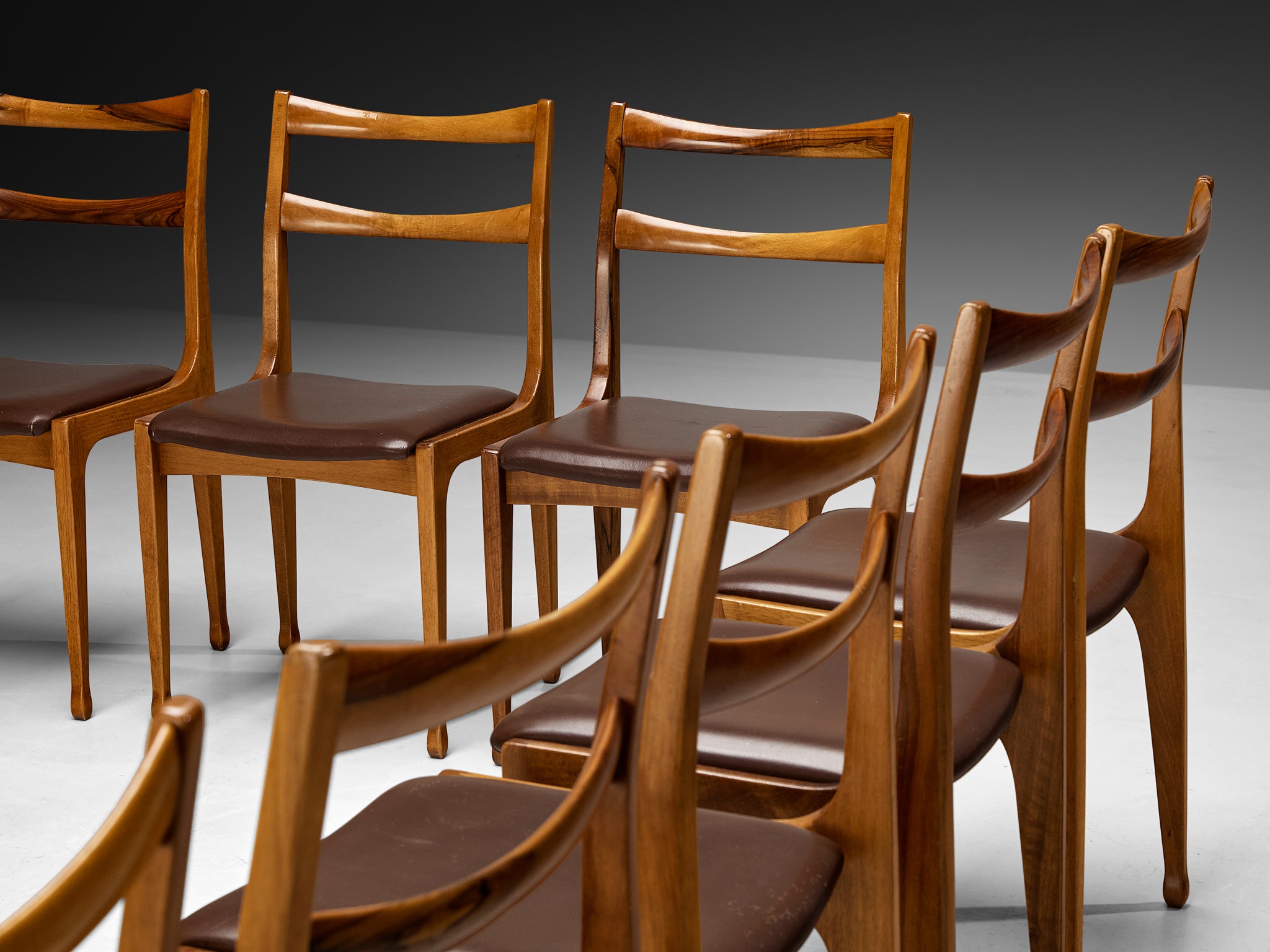 Italian Mid-Century Set of Eight Dining Chairs in Walnut Seating Morentz