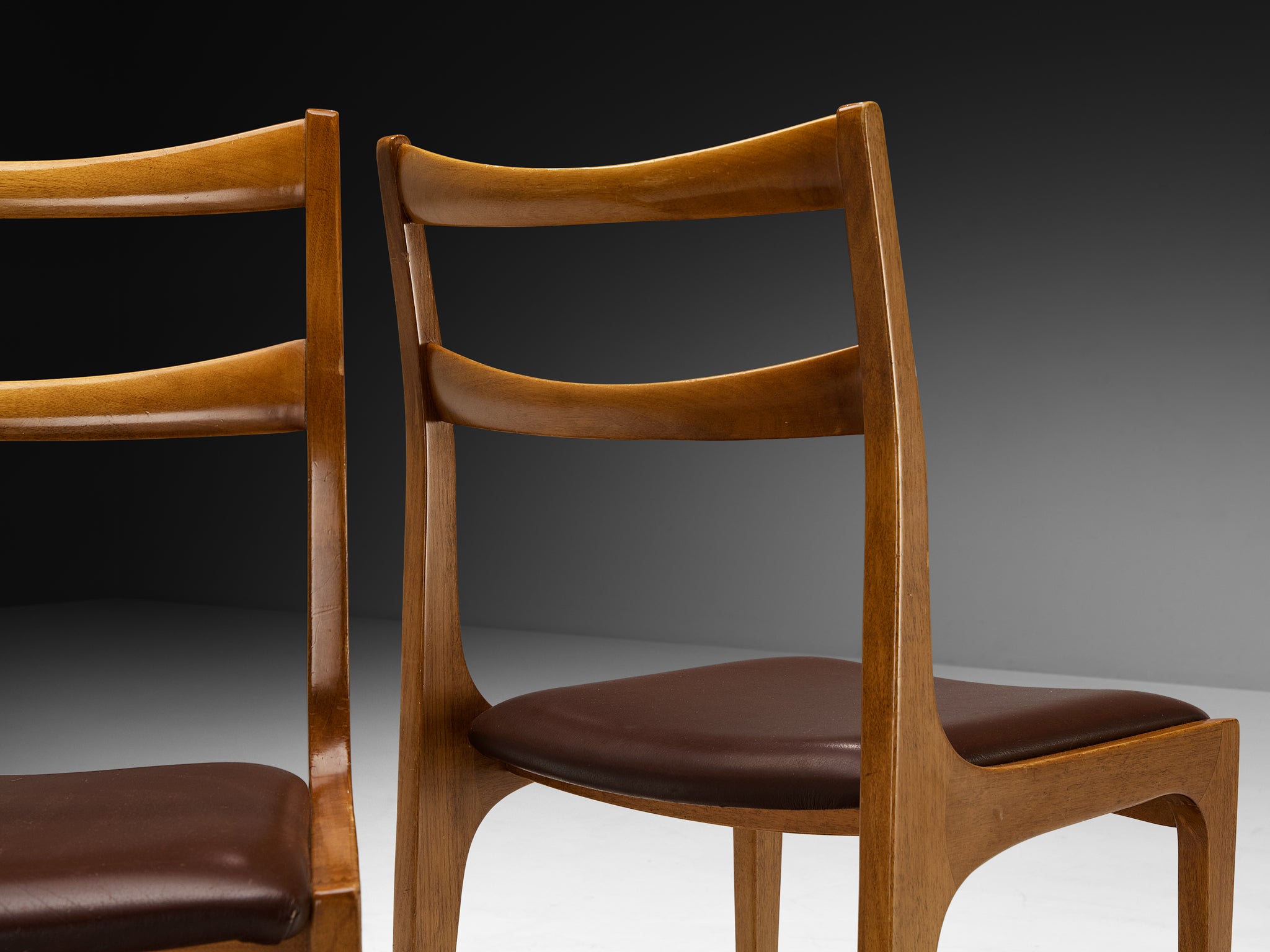 Italian Mid-Century Set of Eight Dining Chairs in Walnut Seating Morentz