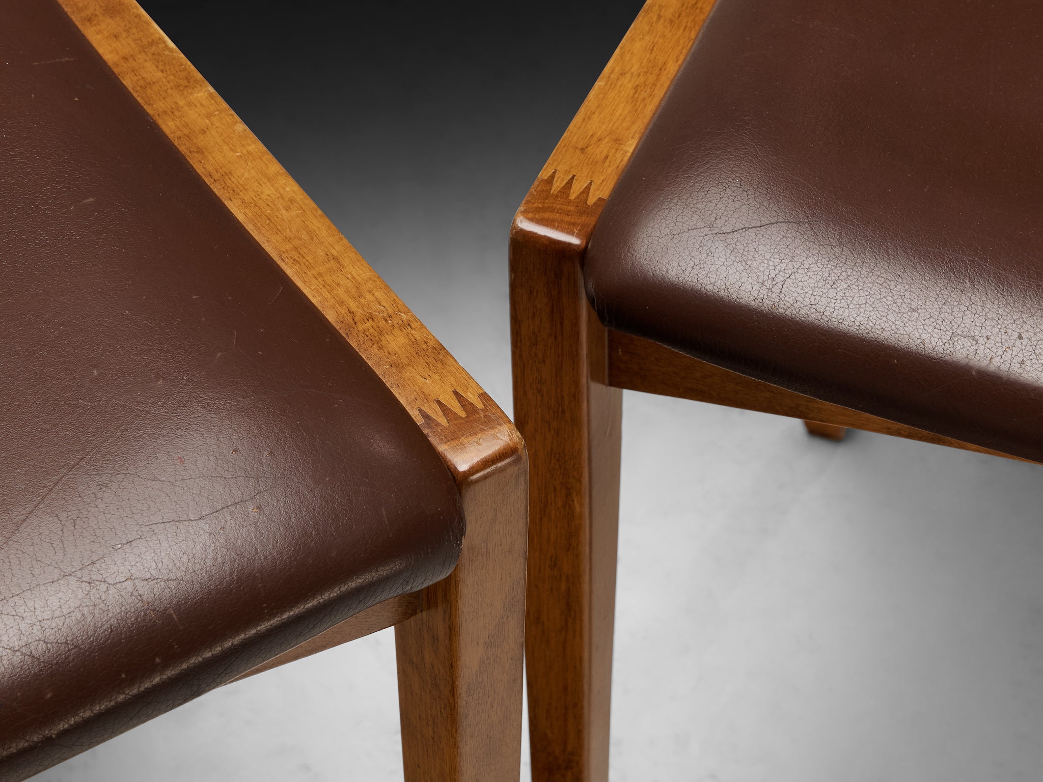 Italian Mid-Century Set of Eight Dining Chairs in Walnut Seating Morentz