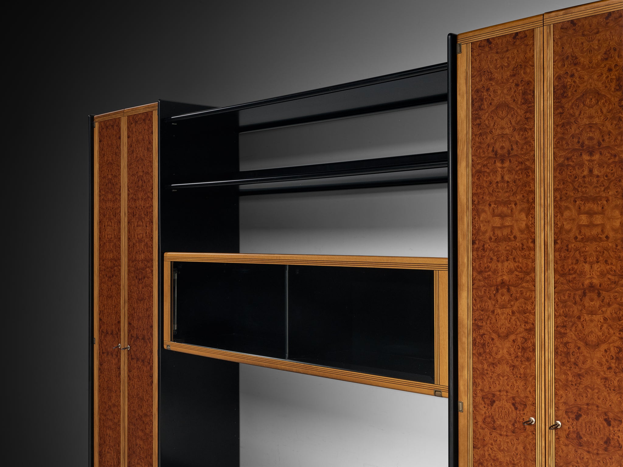 Afra & Tobia Scarpa for Maxalto 'Artona' Wall Unit with Vitrine in Walnut Case pieces and storage cabinets Morentz