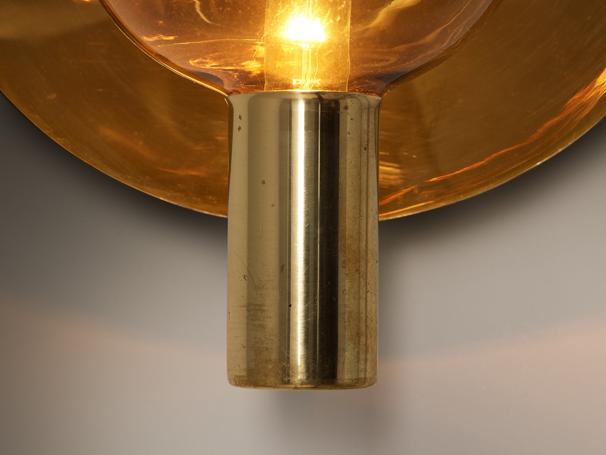 Hans-Agne Jakobsson 'V-180' Wall Light in Brass and Golden Glass Lighting Morentz