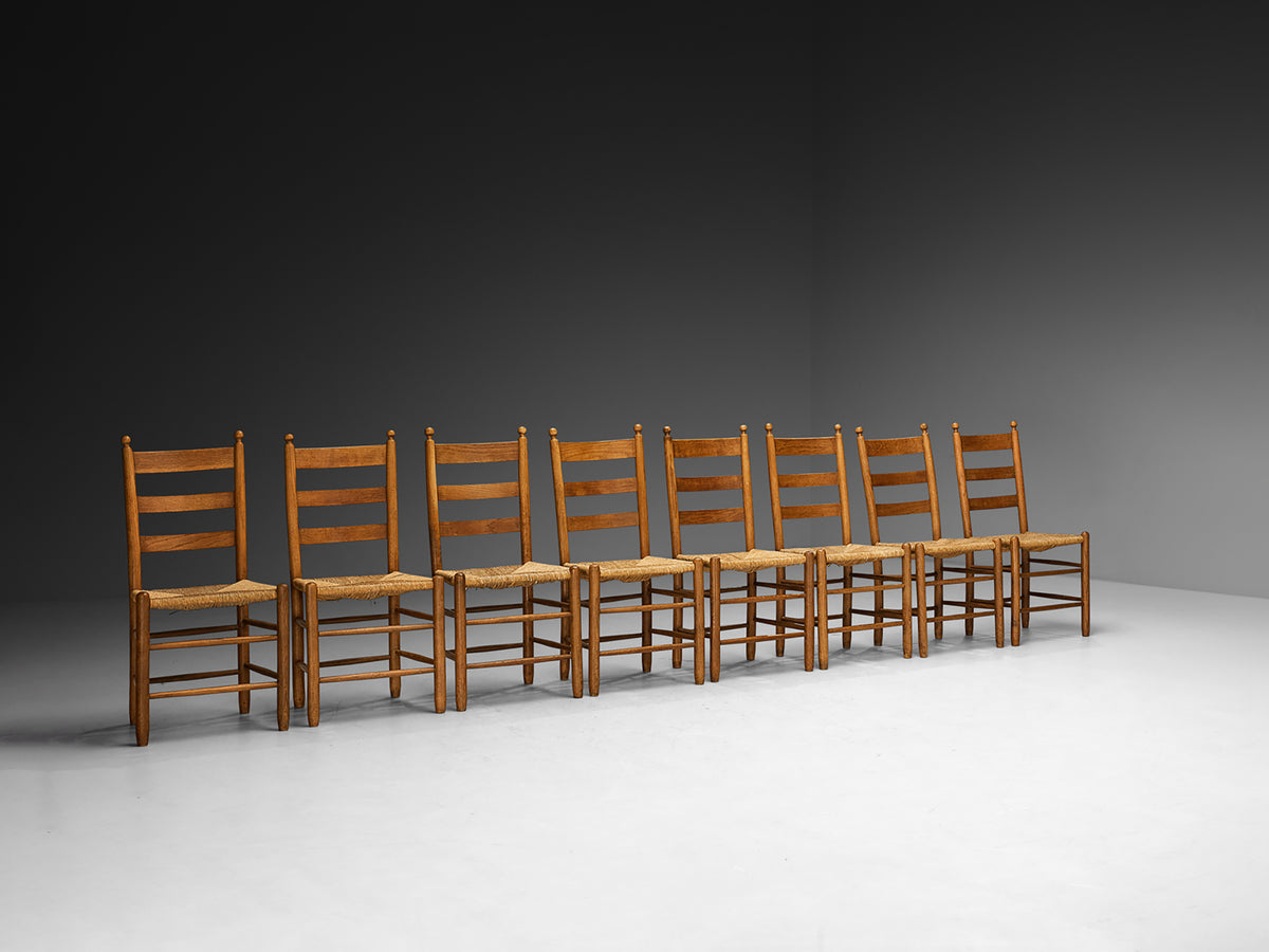 Rustic Set of Eight Dining Chairs in Solid Oak and Straw