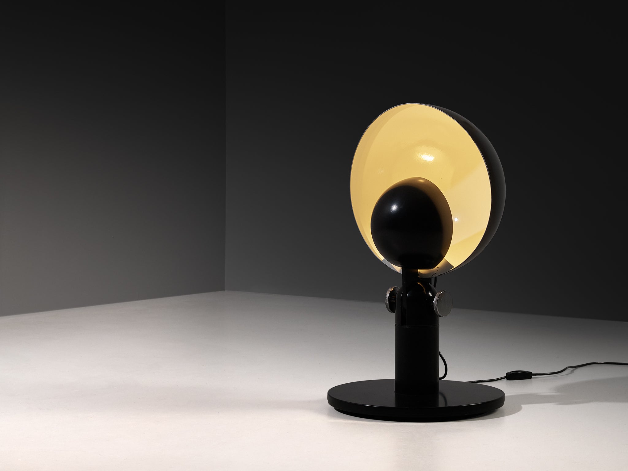 Francesco Buzzi Ceriani 'Cuffia' Table Lamp in Black Metal Lighting Morentz
