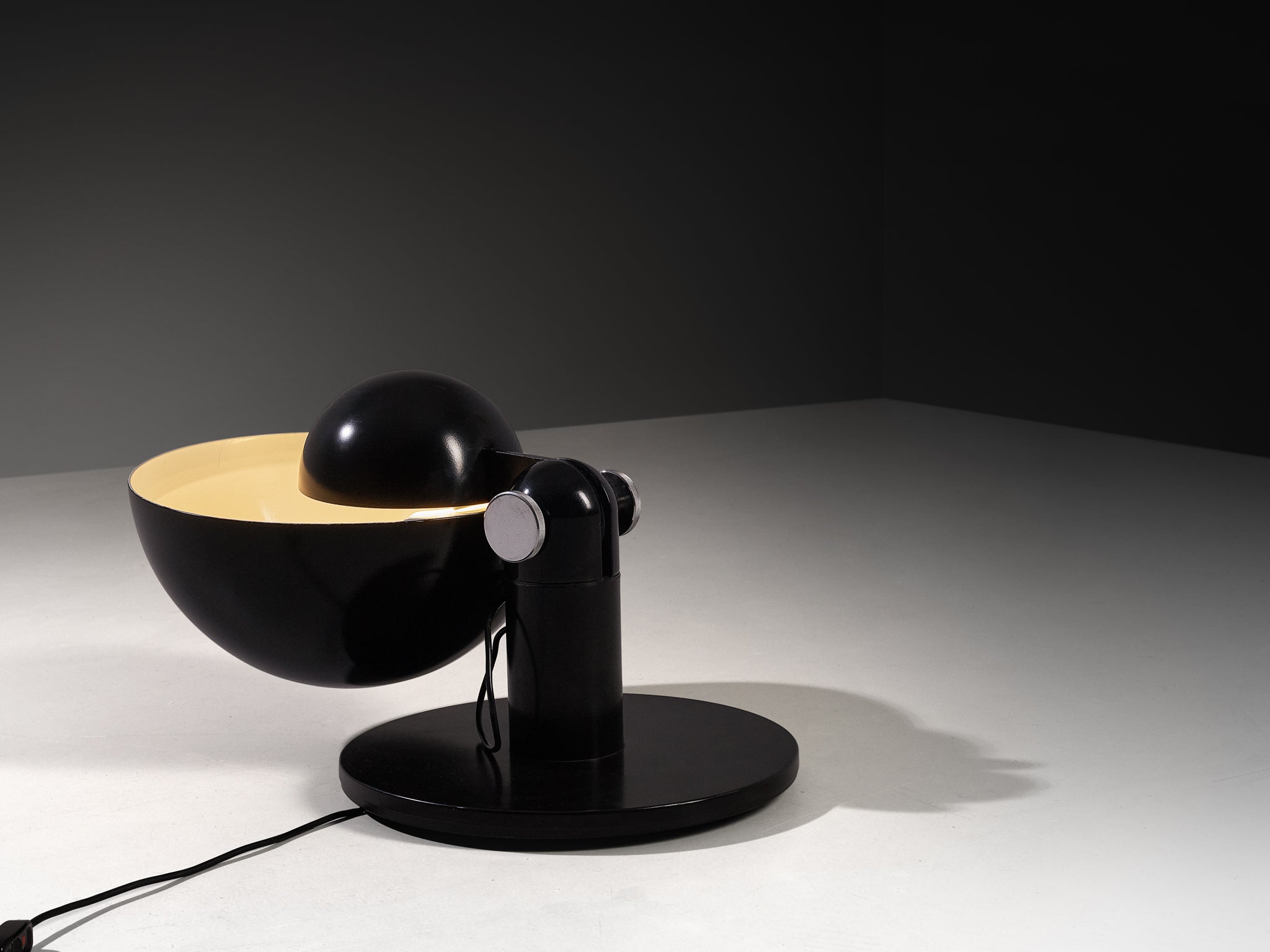 Francesco Buzzi Ceriani 'Cuffia' Table Lamp in Black Metal Lighting Morentz
