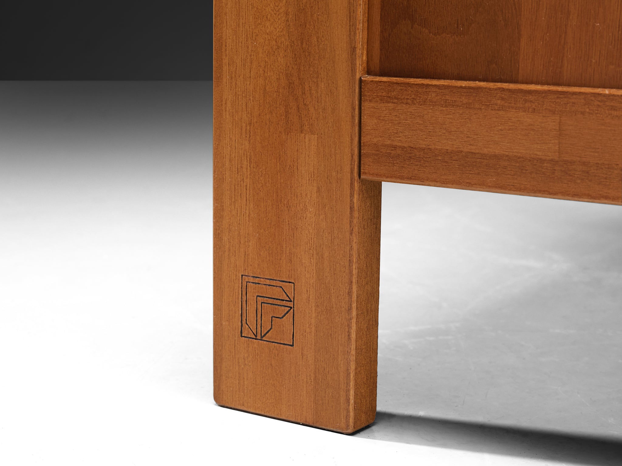 Italian Post-Modern Pair of Bedside Tables in Cherry Case pieces and storage cabinets Morentz