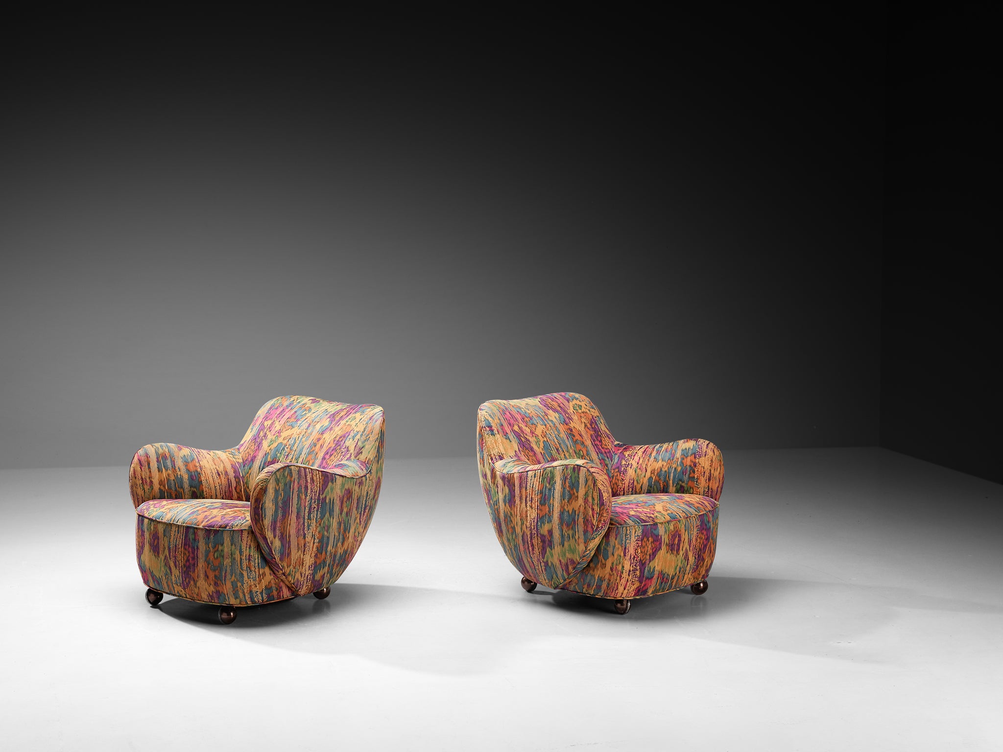 Vladimir Kagan Pair of 'Barrel' Lounge Chairs in Multicolored Abstract Fabric Seating Morentz