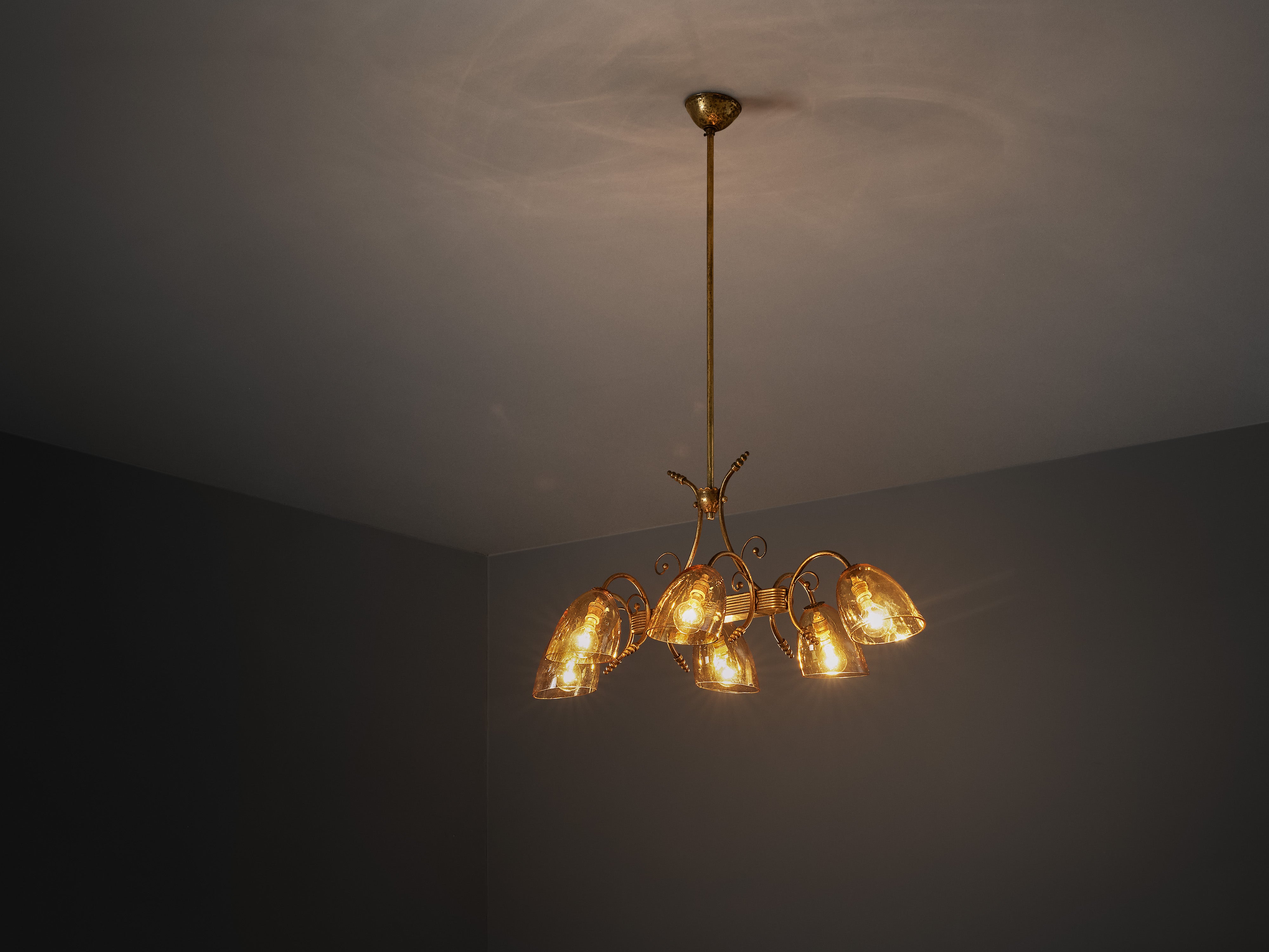 Mid-Century Italian Chandelier in Brass with Amber Glass Shades Lighting Morentz