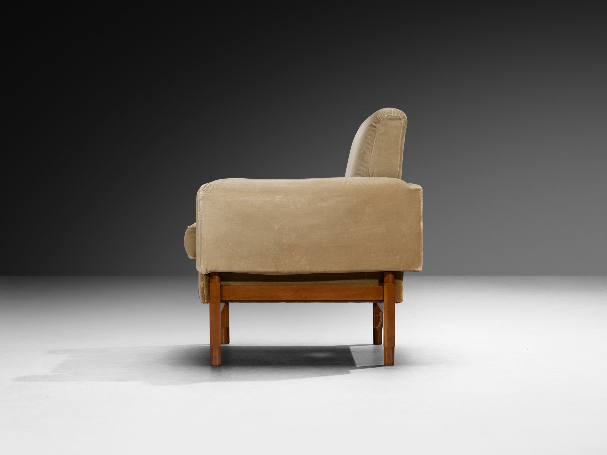 Set of Four Mid-Century Lounge Chairs in Mahogany and Beige Velvet Seating Morentz