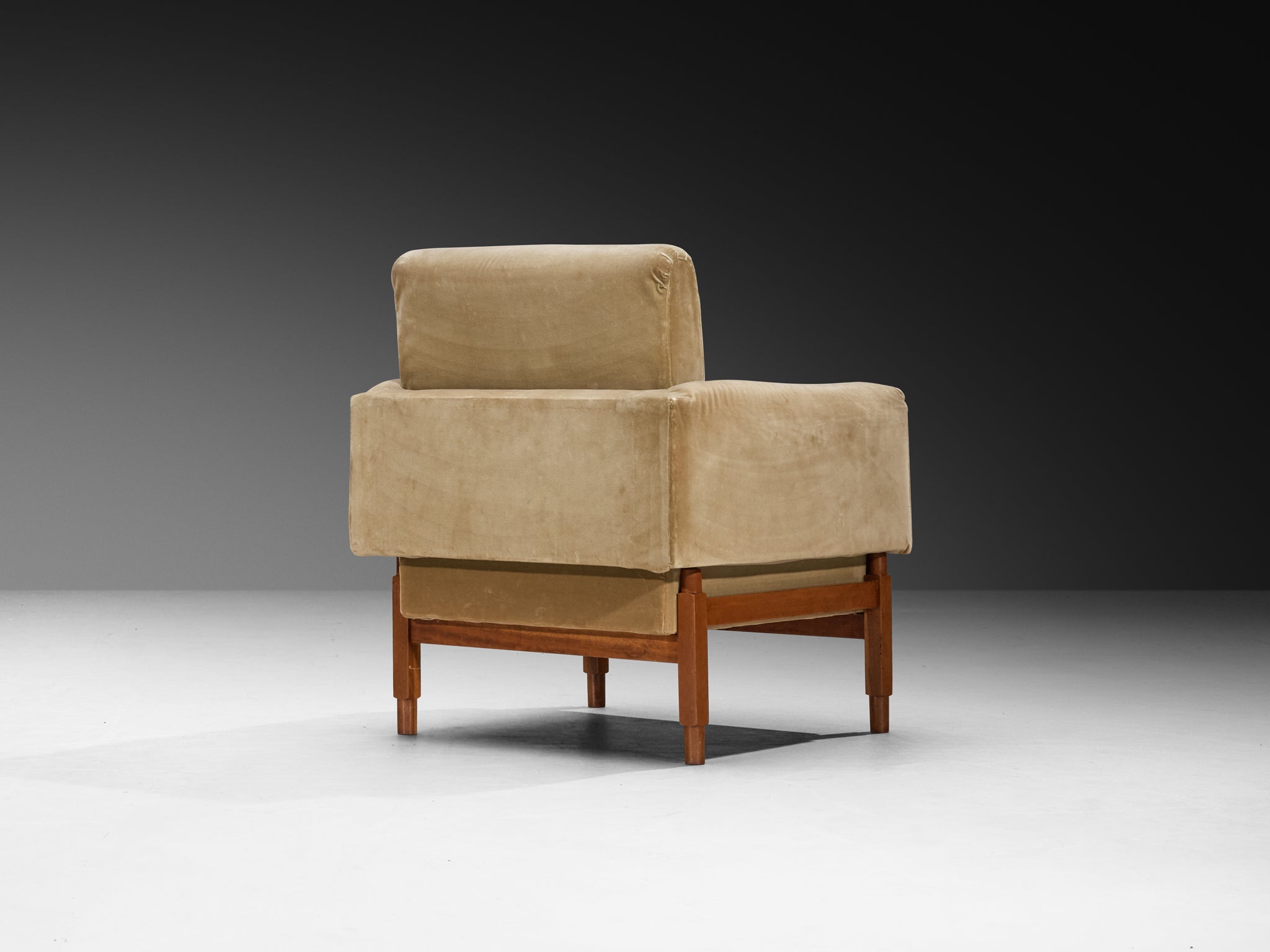 Set of Four Mid-Century Lounge Chairs in Mahogany and Beige Velvet Seating Morentz