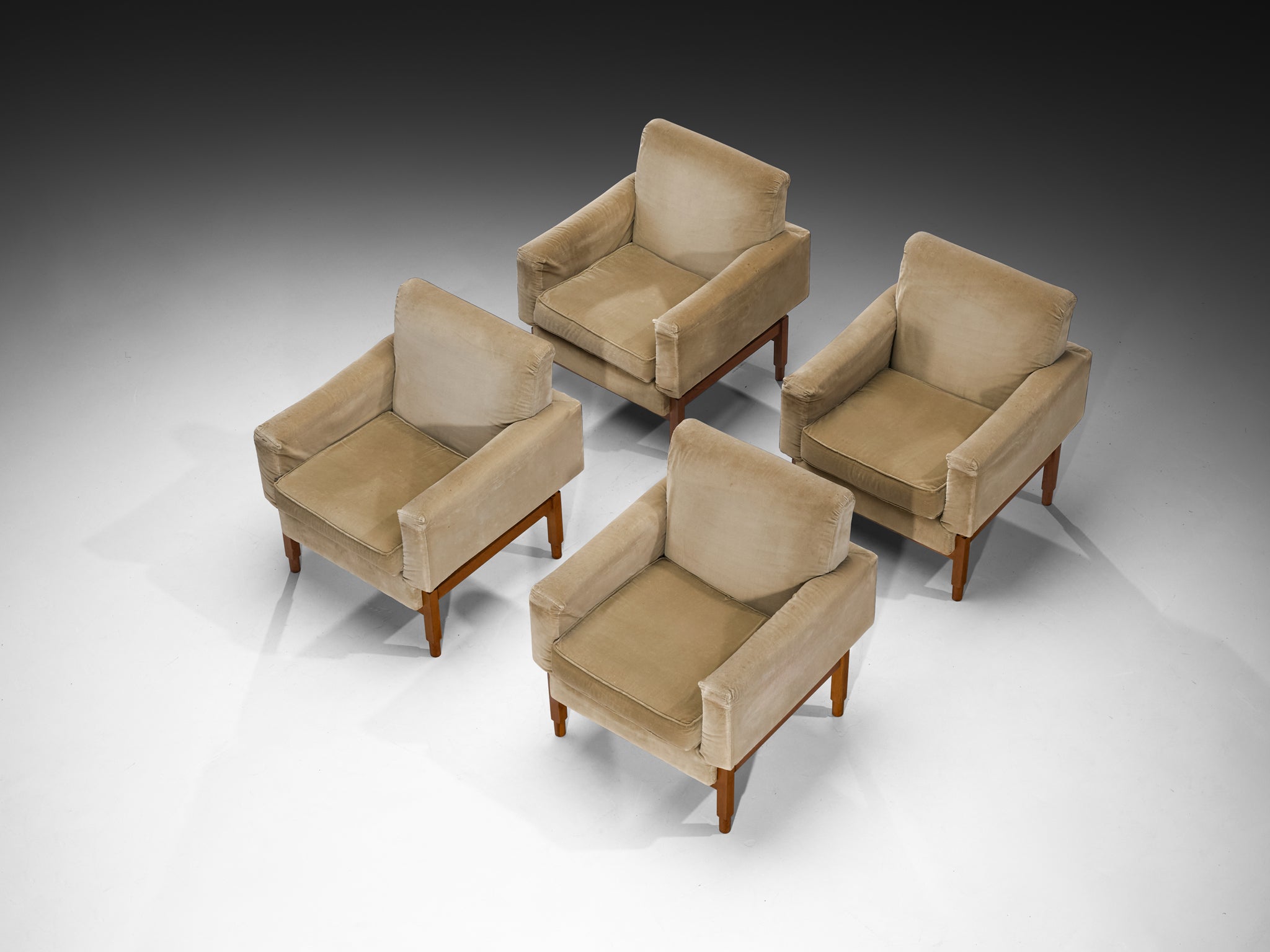 Set of Four Mid-Century Lounge Chairs in Mahogany and Beige Velvet Seating Morentz
