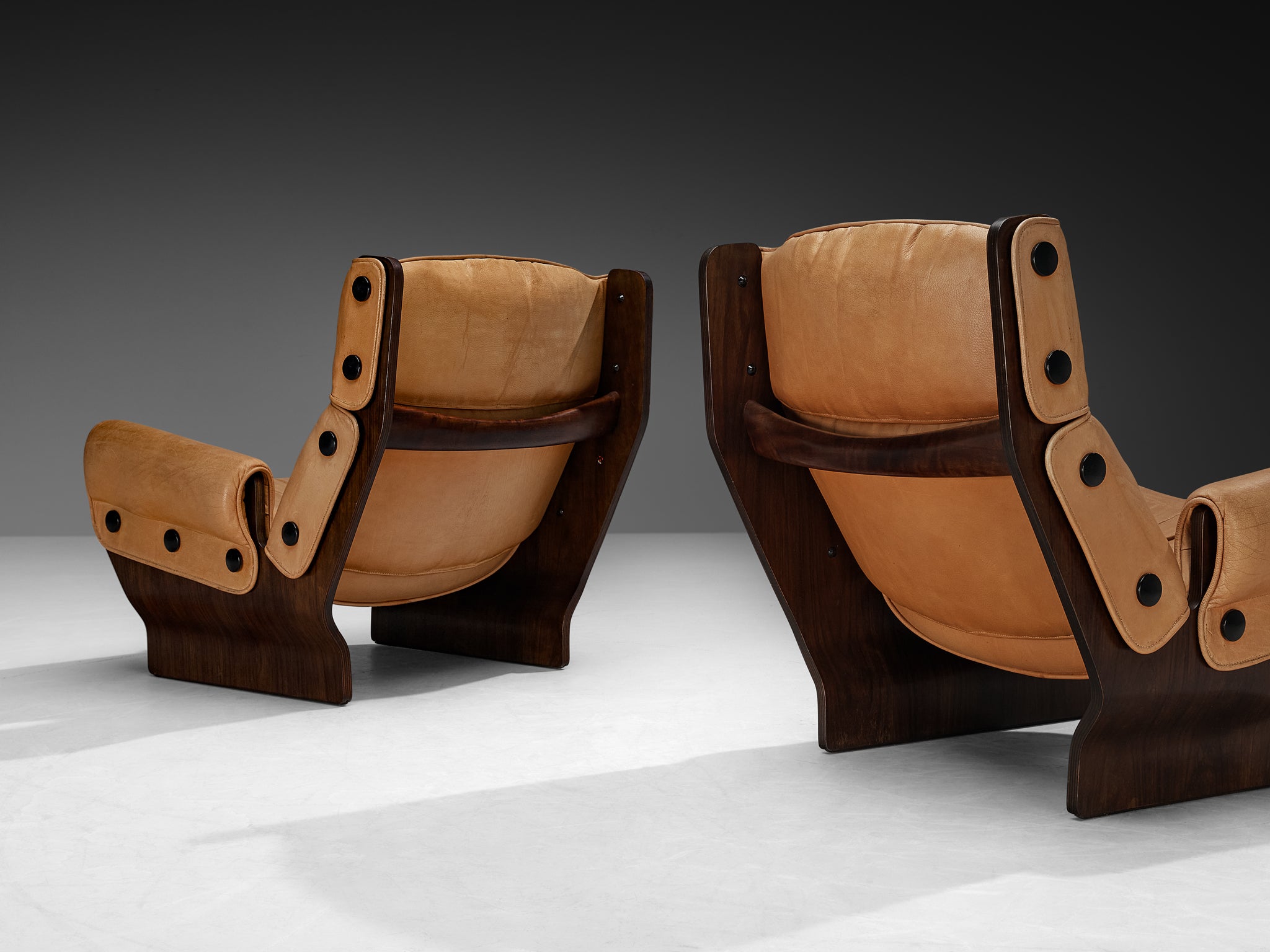 Osvaldo Borsani for Tecno 'Canada' Lounge Chairs in Cognac Brown Leather and Wood Seating Morentz