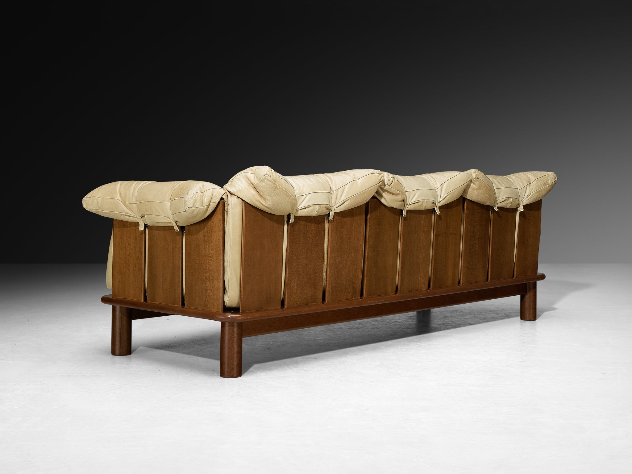 De Pas, D’Urbino & Lomazzi for Poltronova 'PITTI' Sofa in Beige Leather and Walnut Seating Morentz