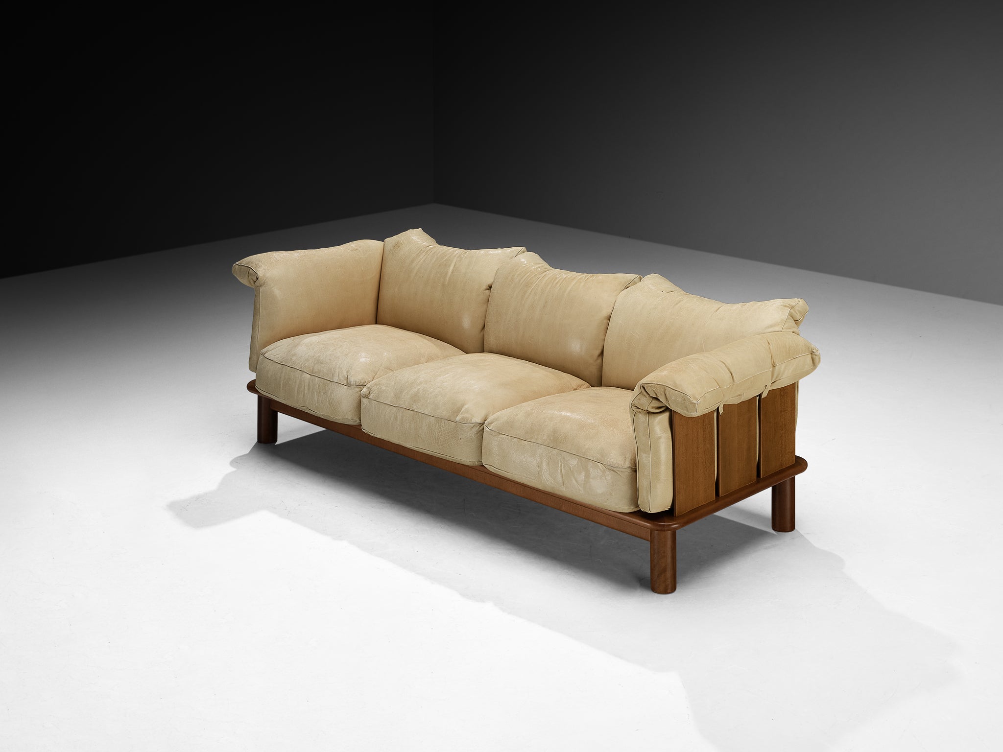 De Pas, D’Urbino & Lomazzi for Poltronova 'PITTI' Sofa in Beige Leather and Walnut Seating Morentz