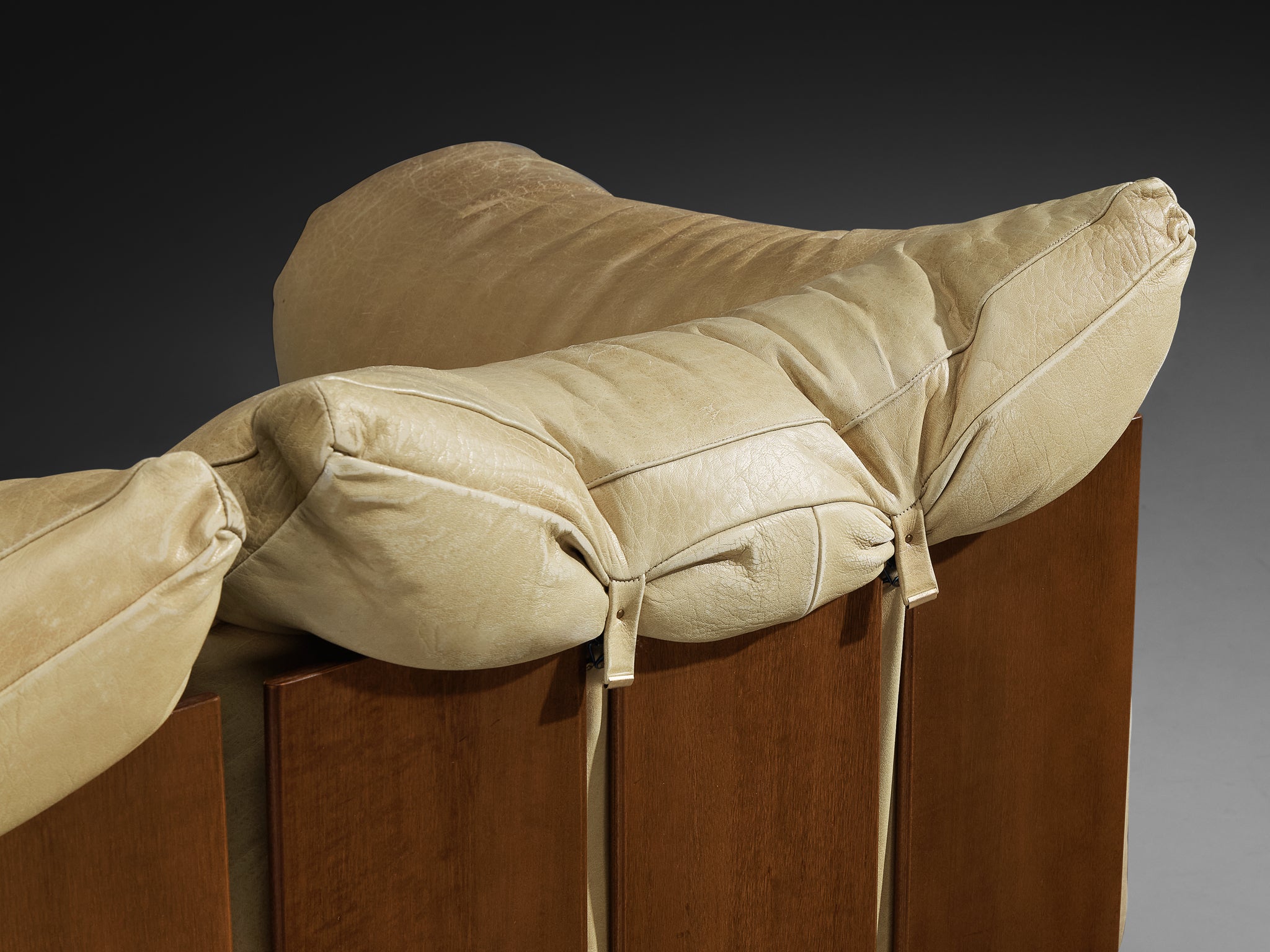 De Pas, D’Urbino & Lomazzi for Poltronova 'PITTI' Two-Seat Sofa in Beige Leather and Walnut Seating Morentz
