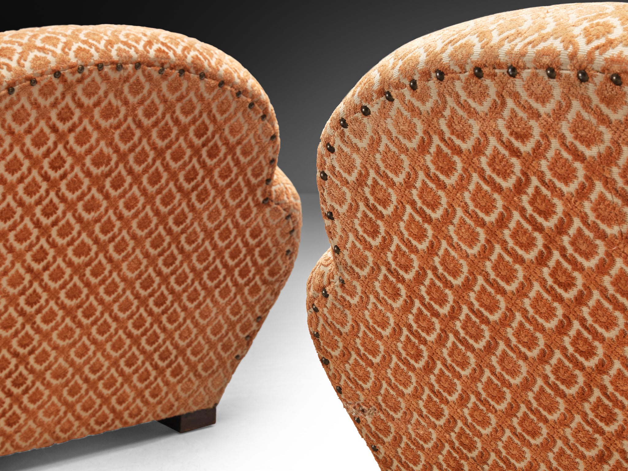 Pair of lounge Chairs in Patterned Fabric and Organic Shape Seating Morentz