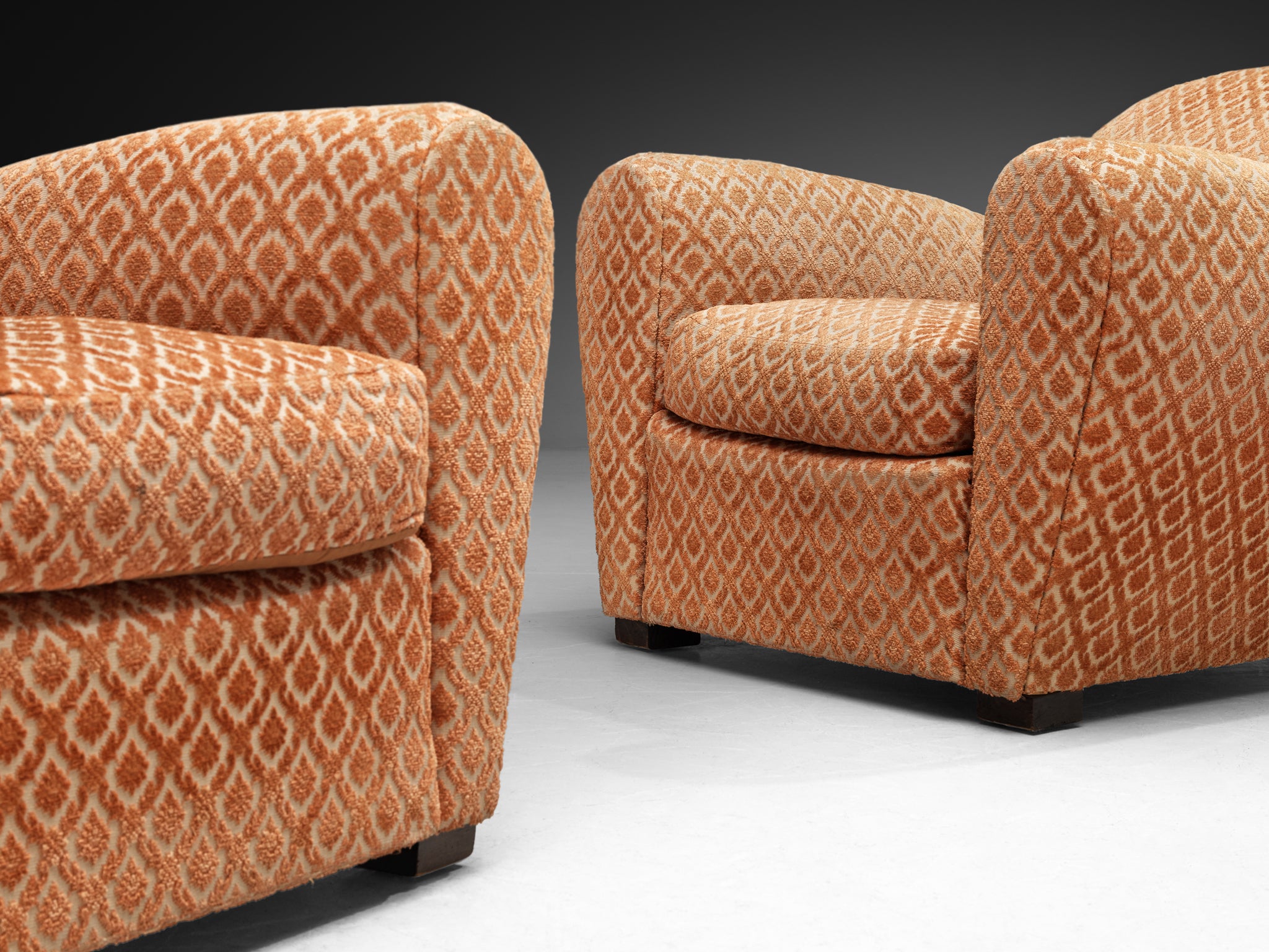 Pair of lounge Chairs in Patterned Fabric and Organic Shape Seating Morentz