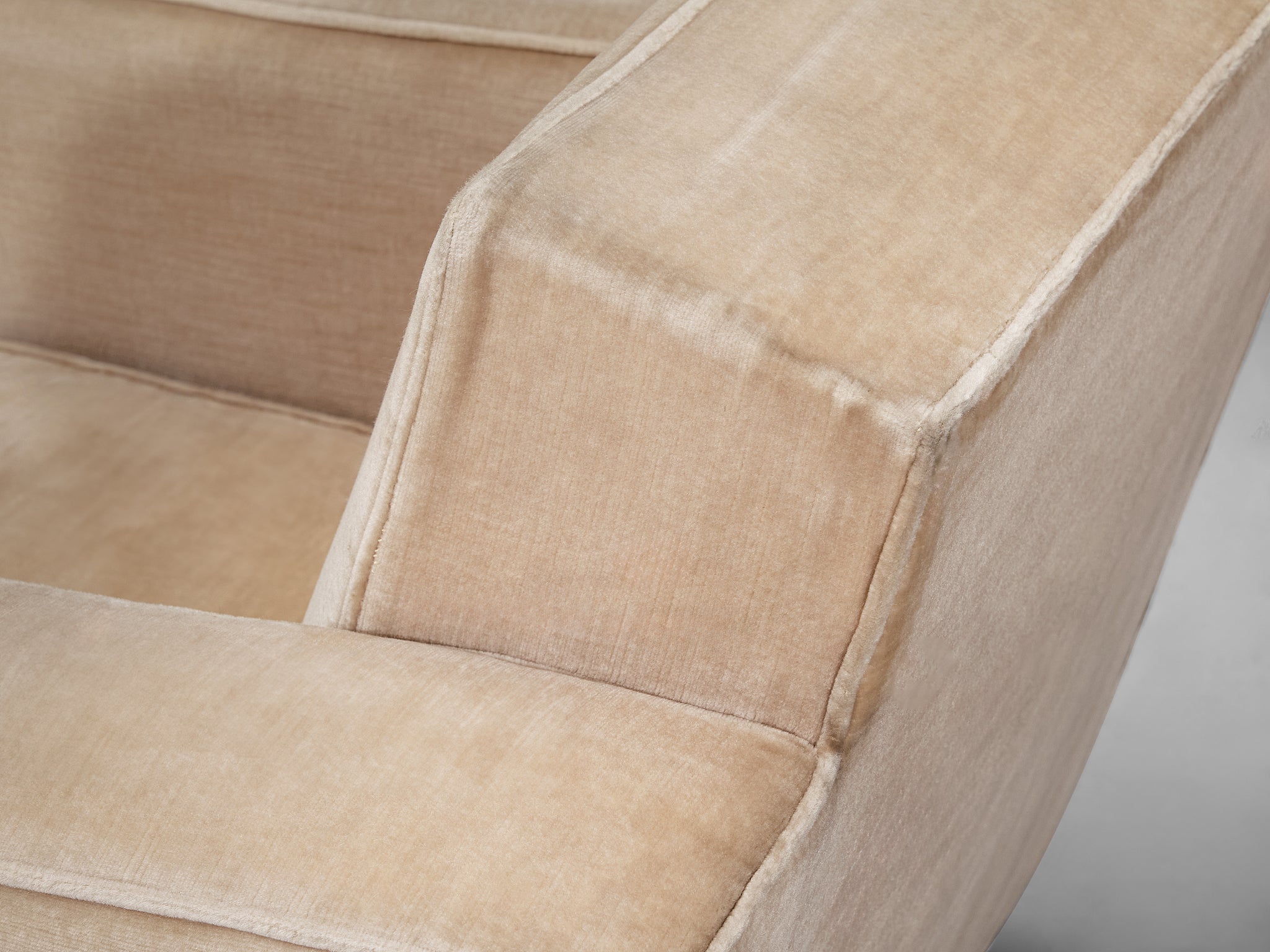 Pair of 1930s Art Deco Lounge Chairs in Beige-Sand Velvet