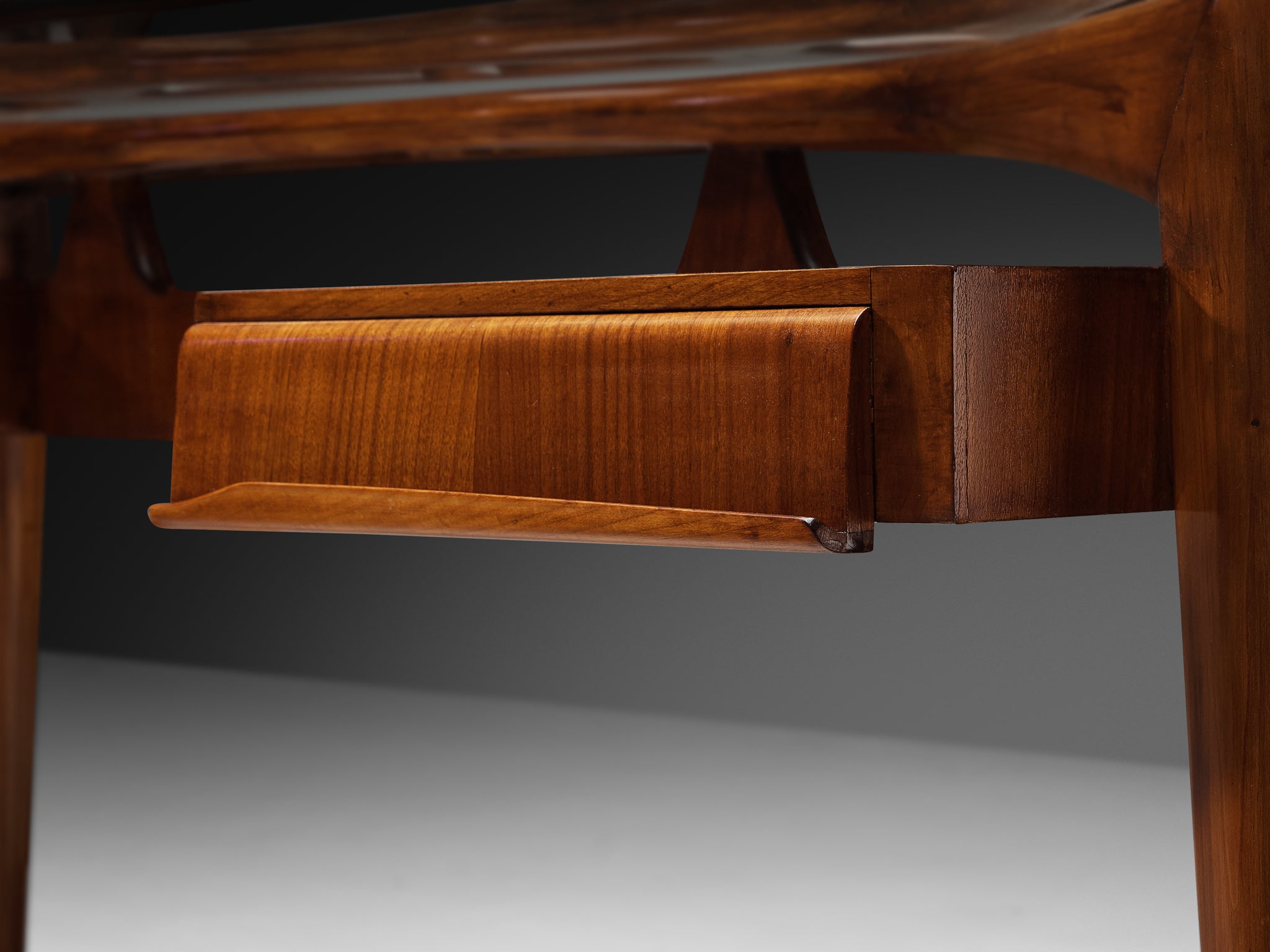 Italian Mid-Century Modern 1950s Sculptural Writing Desk in Mahogany Tables Morentz