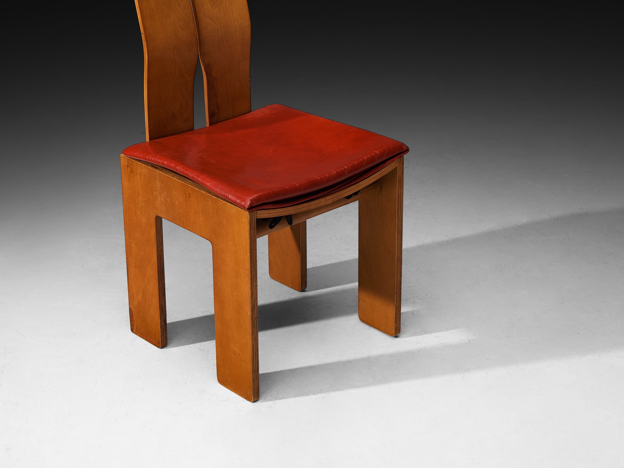 Carlo Scarpa for Bernini Set of Twelve Dining Chairs in Walnut, Burgundy Leather Seating Morentz