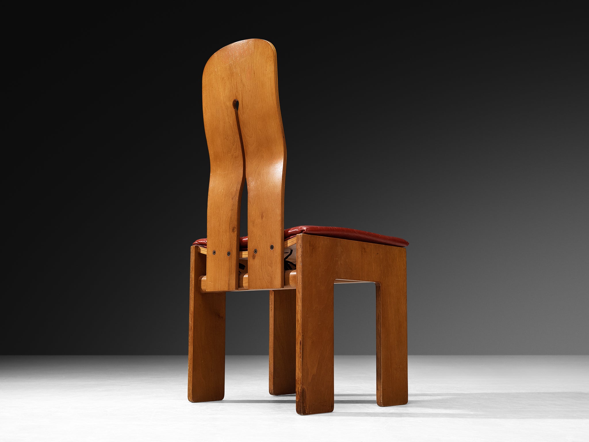 Carlo Scarpa for Bernini Set of Twelve Dining Chairs in Walnut, Burgundy Leather Seating Morentz