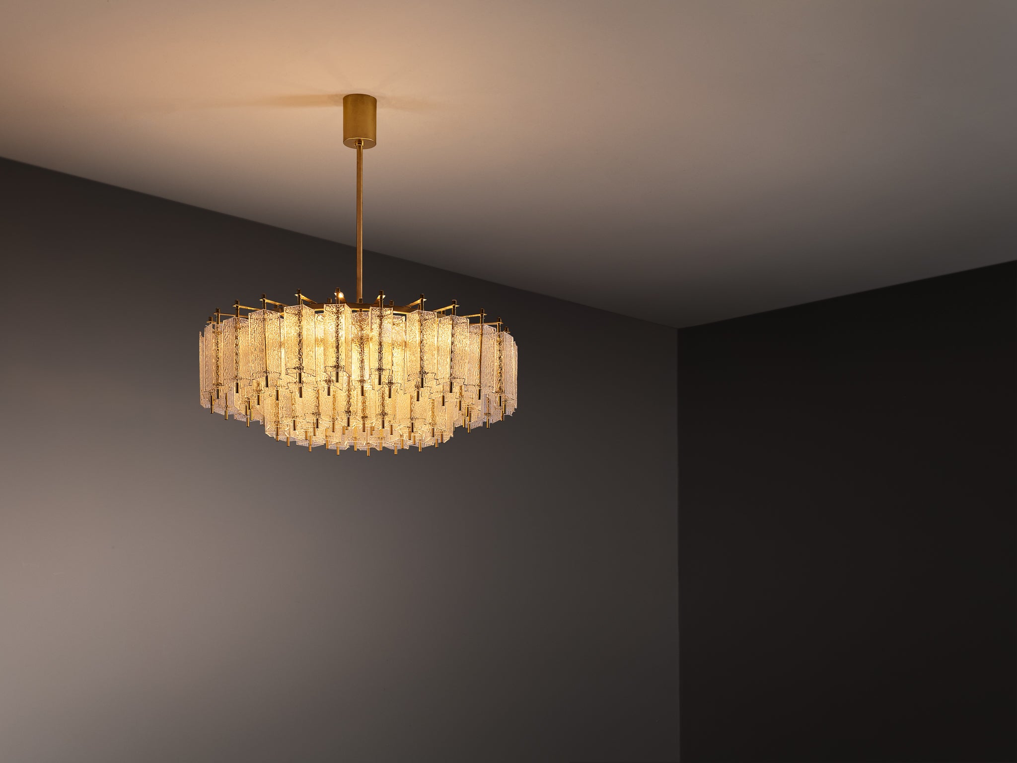 Large Mid-Century Modern Tiered Glass Chandelier Width 114cm/45in