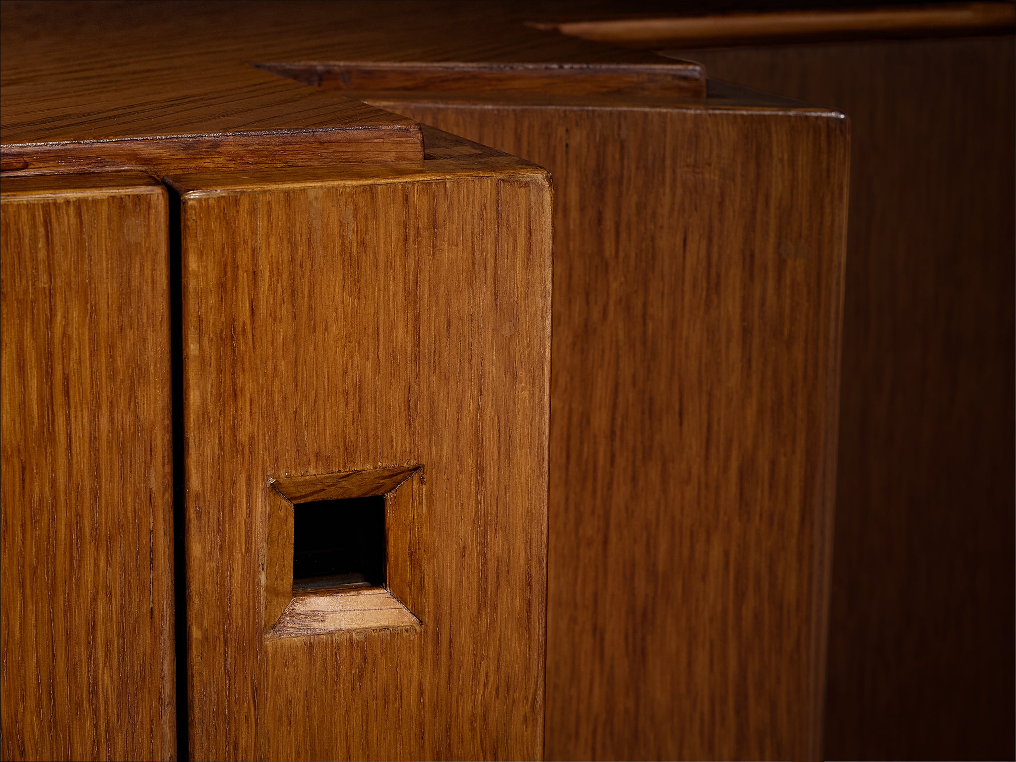 Giuseppe Rivadossi for Officina Rivadossi Unique Sculptural Wall-Mounted Oak Cabinet Case pieces and storage cabinets Morentz
