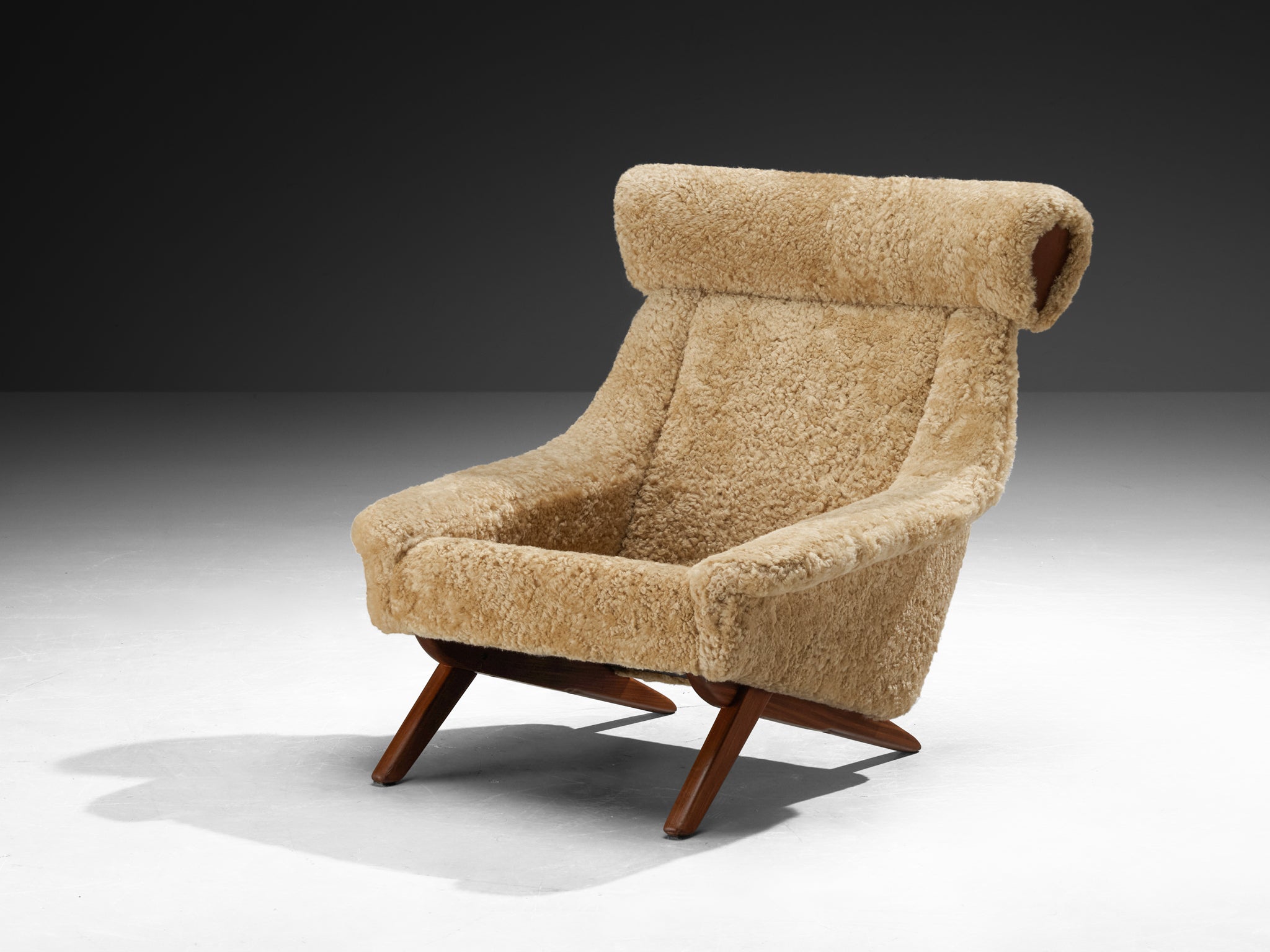 Illum Wikkelsø 'Ox' Lounge Chairs in Beige Sheepskin Seating Morentz