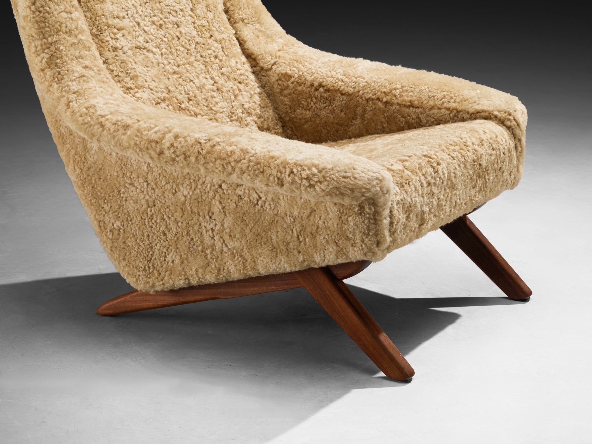 Illum Wikkelsø 'Ox' Lounge Chairs in Beige Sheepskin Seating Morentz