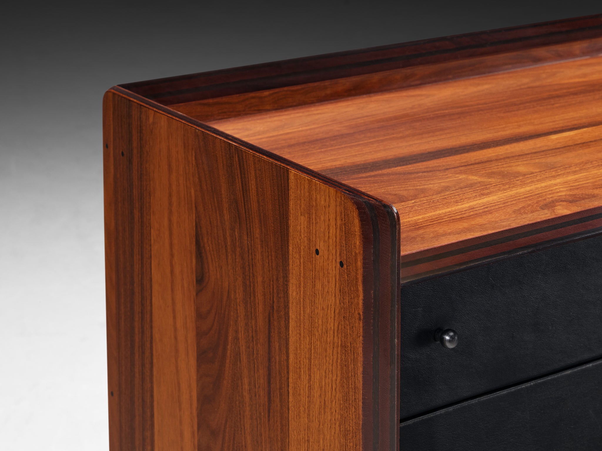 Afra & Tobia Scarpa for Maxalto 'Artona' Chest of Drawers in Black Leather and Walnut Case pieces and storage cabinets Morentz