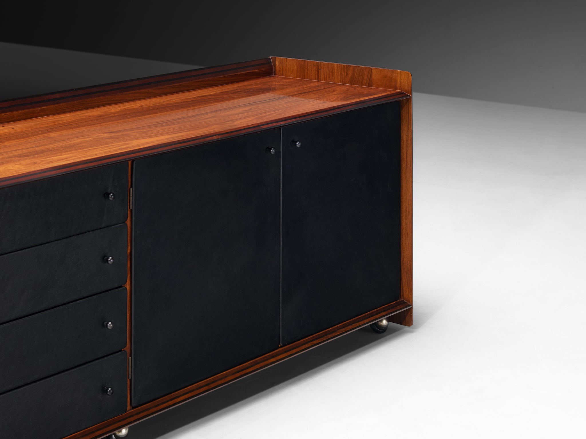 Afra & Tobia Scarpa for Maxalto 'Artona' Chest of Drawers in Black Leather and Walnut Case pieces and storage cabinets Morentz