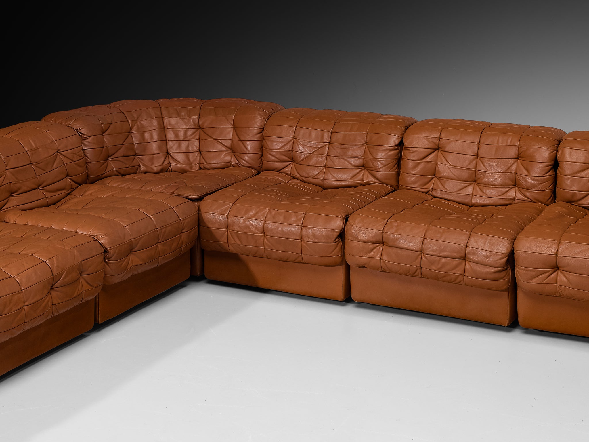 Rare Large-Scale De Sede DS 11 Modular Sofa Consisting of Sixteen Elements Seating Morentz