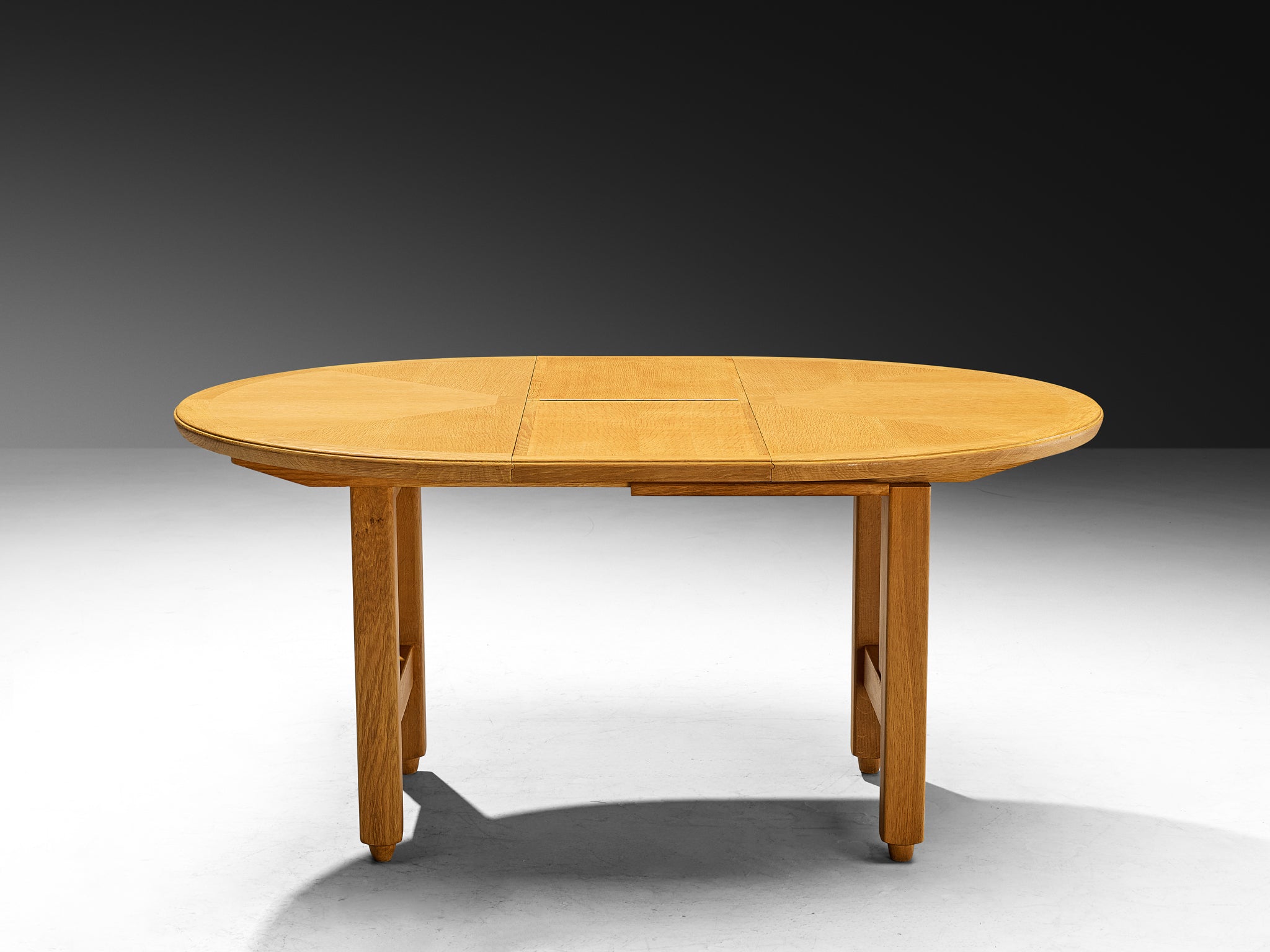 Guillerme & Chambron Extendable Round Dining Table in Oak Tables Morentz