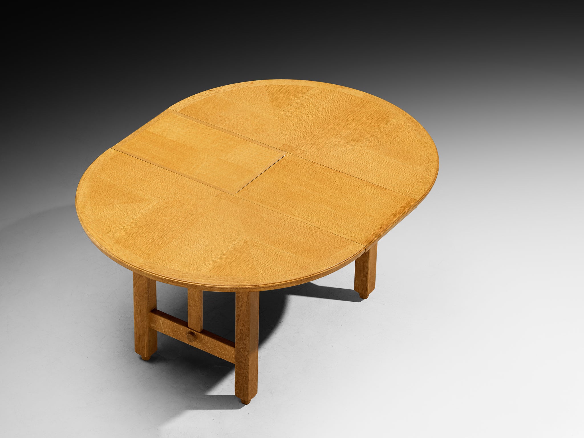 Guillerme & Chambron Extendable Round Dining Table in Oak Tables Morentz