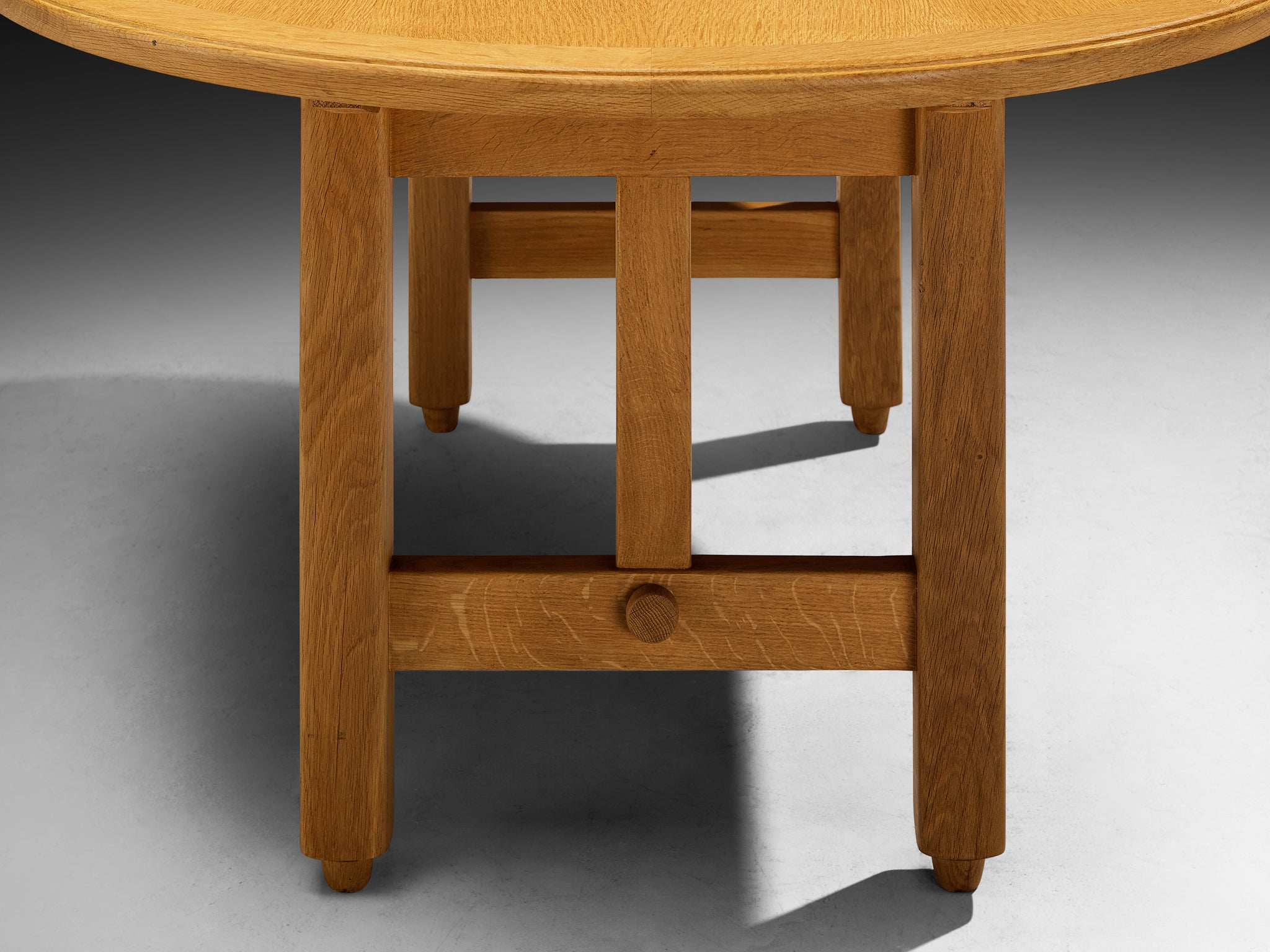 Guillerme & Chambron Extendable Round Dining Table in Oak Tables Morentz