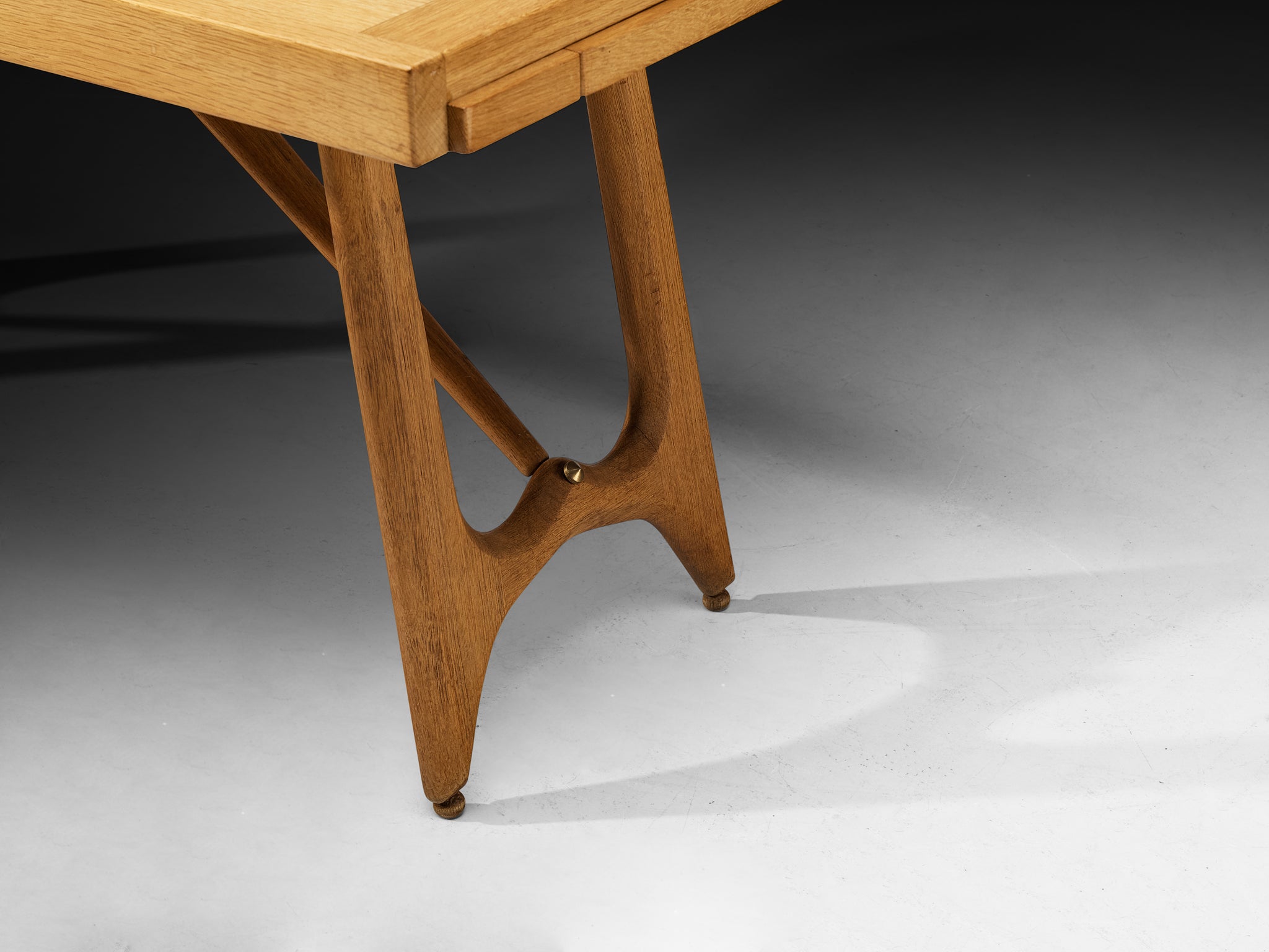 Guillerme & Chambron Extendable Dining Table in Solid Oak Tables Morentz